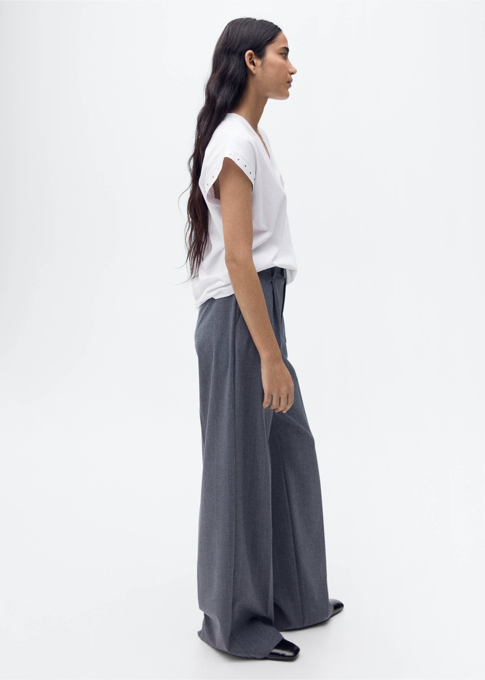 Studded V-neck t-shirt - Details of the article 1, White. Ref: 87045765-00.