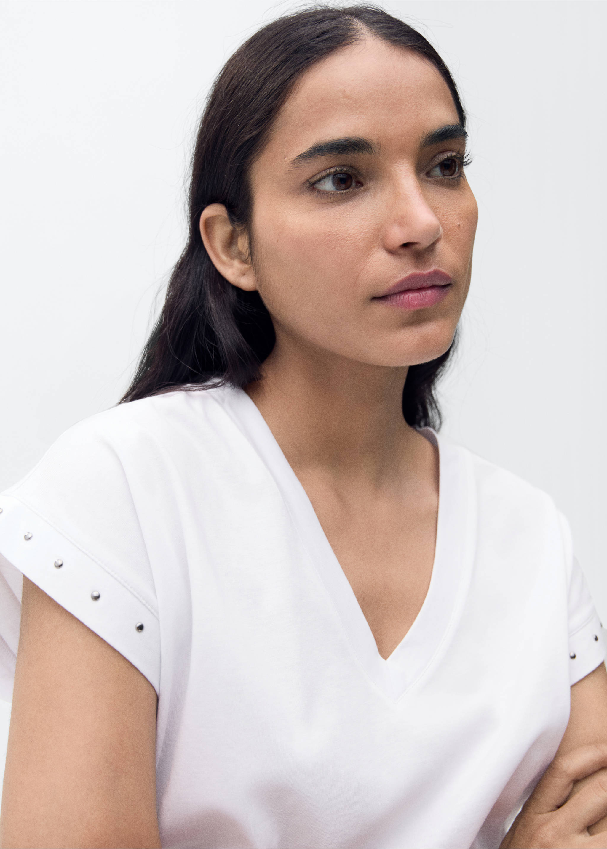 Studded V-neck t-shirt - Details of the article 2, White. Ref: 87045765-00.