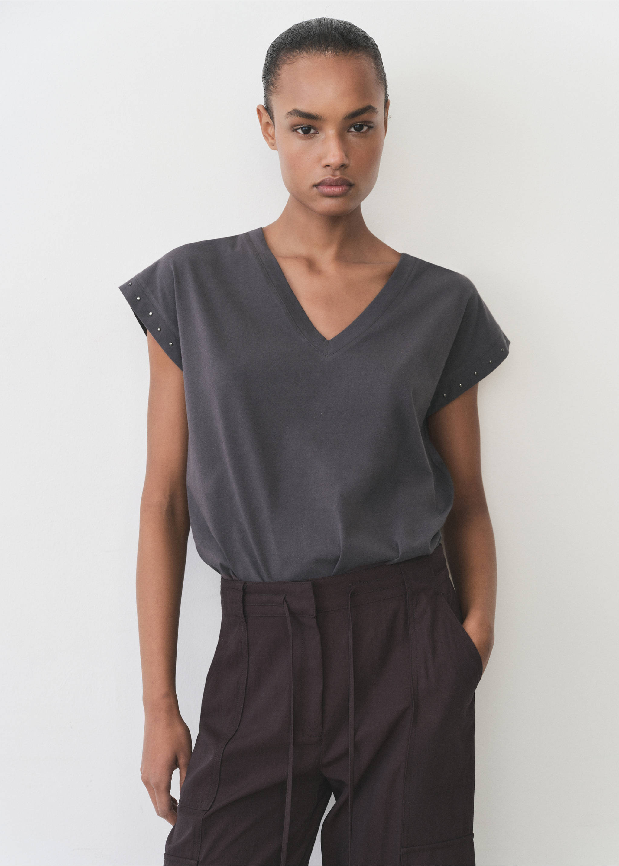 Studded V-neck t-shirt - Medium plane, Charcoal. Ref: 87045765-00.