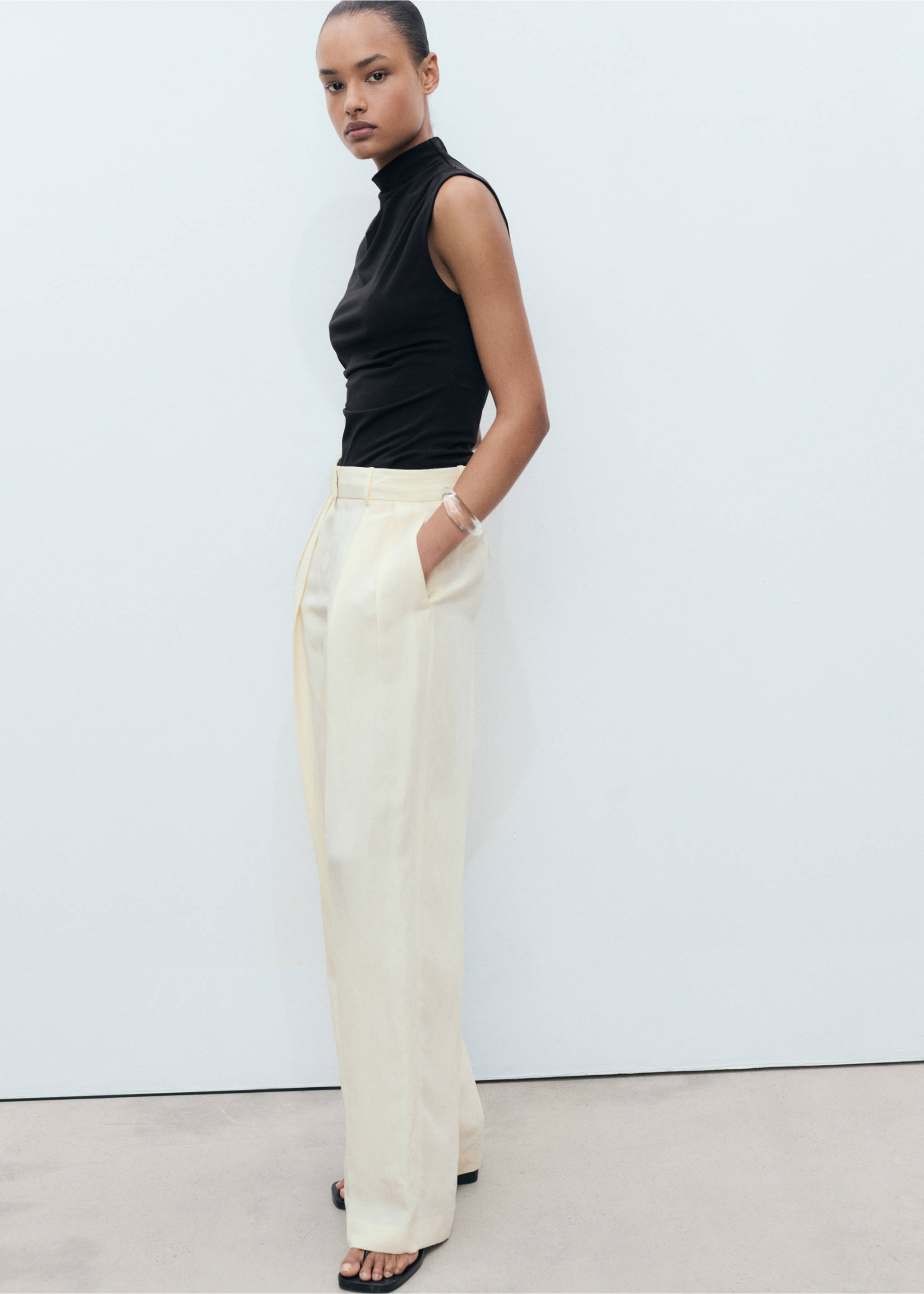 Fine-knit draped top - Details of the article 2, Black. Ref: 87045767-00.