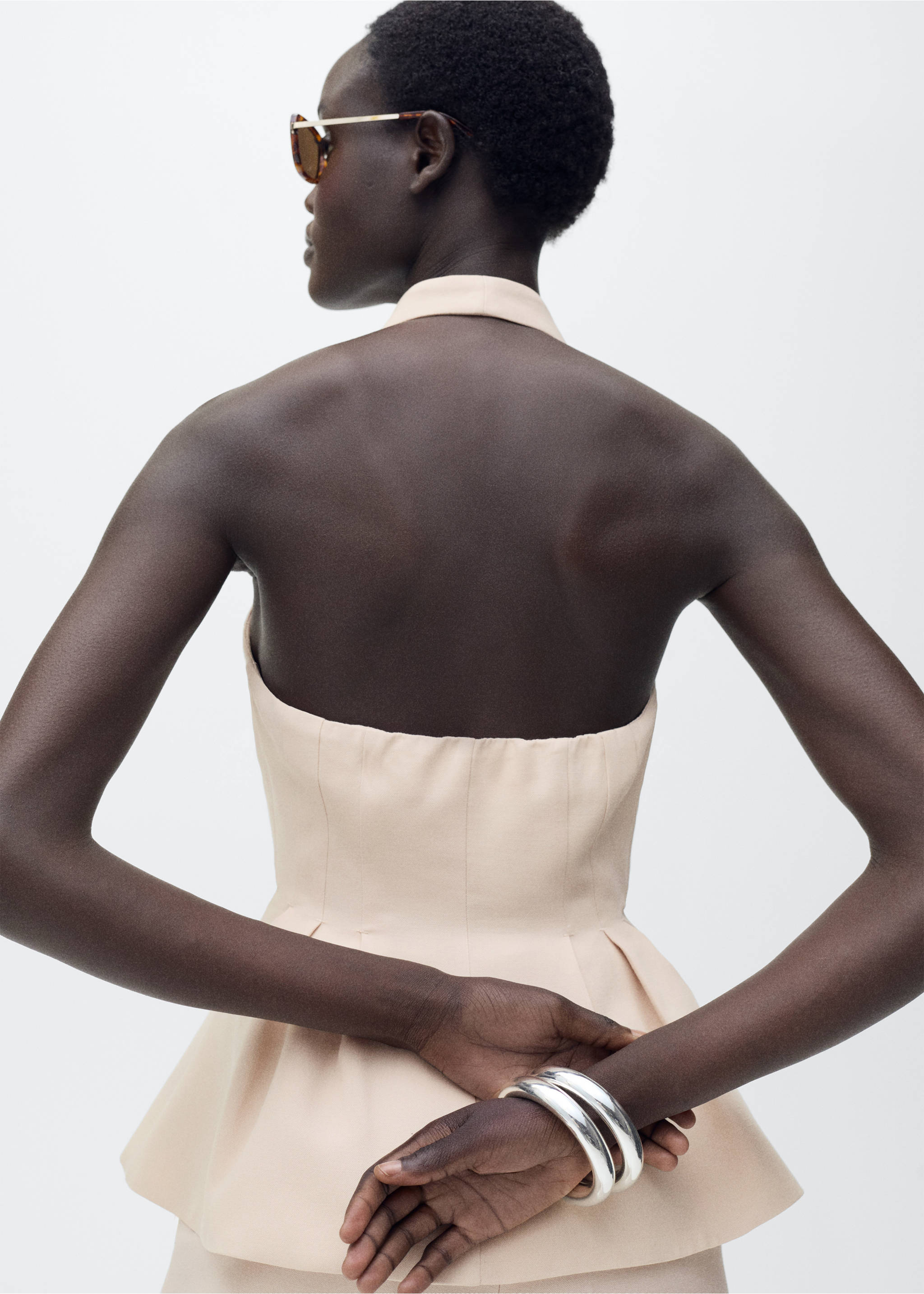 Halter-neck waistcoat with pleats - Reverse of the article, Nude. Ref: 87045769-00.