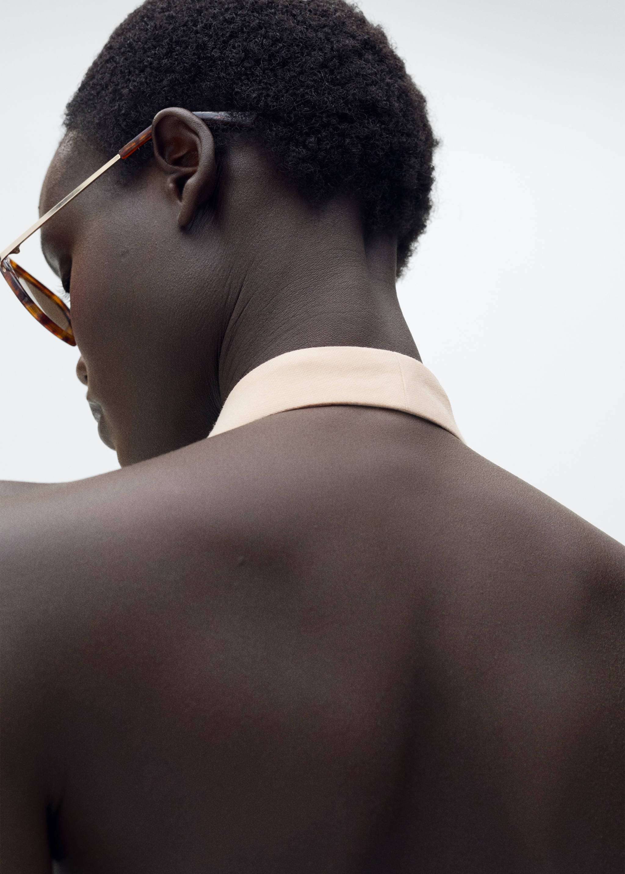 Halter-neck waistcoat with pleats - Details of the article 6