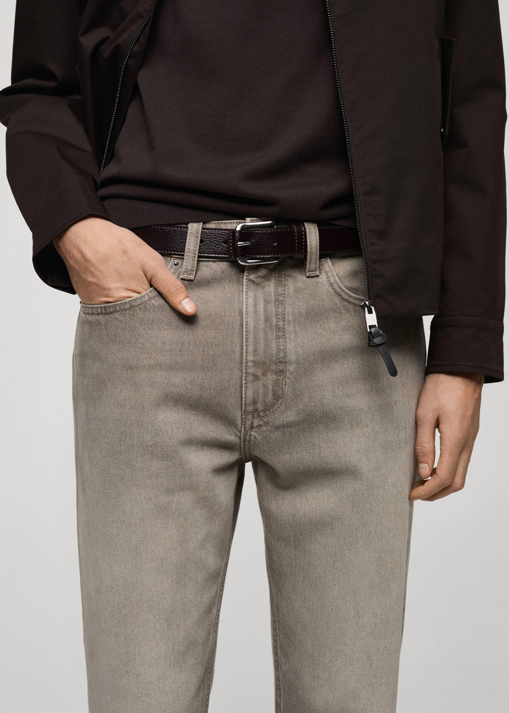 Cropped carrot-fit jeans - Details of the article 1