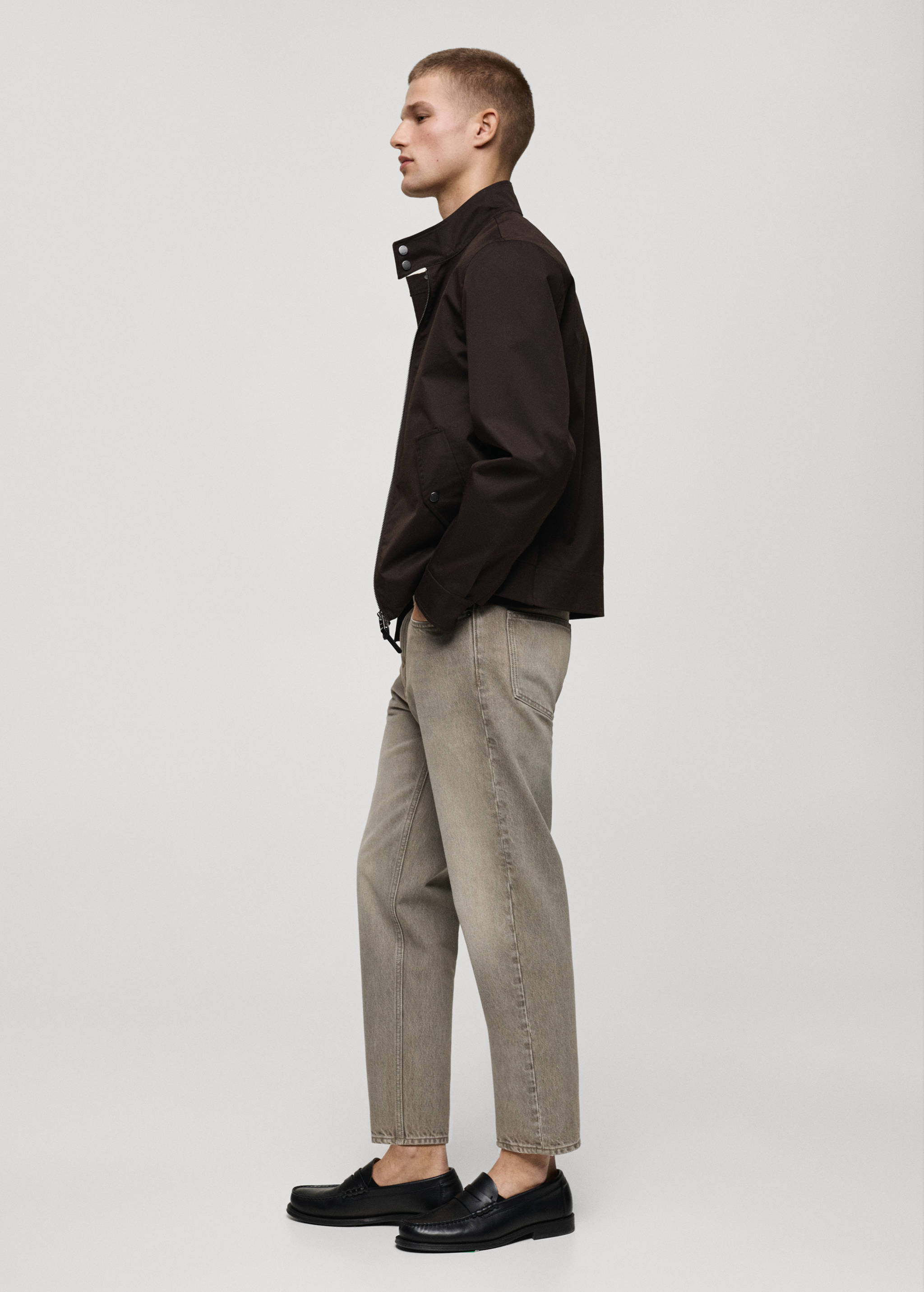 Cropped carrot-fit jeans - Details of the article 2