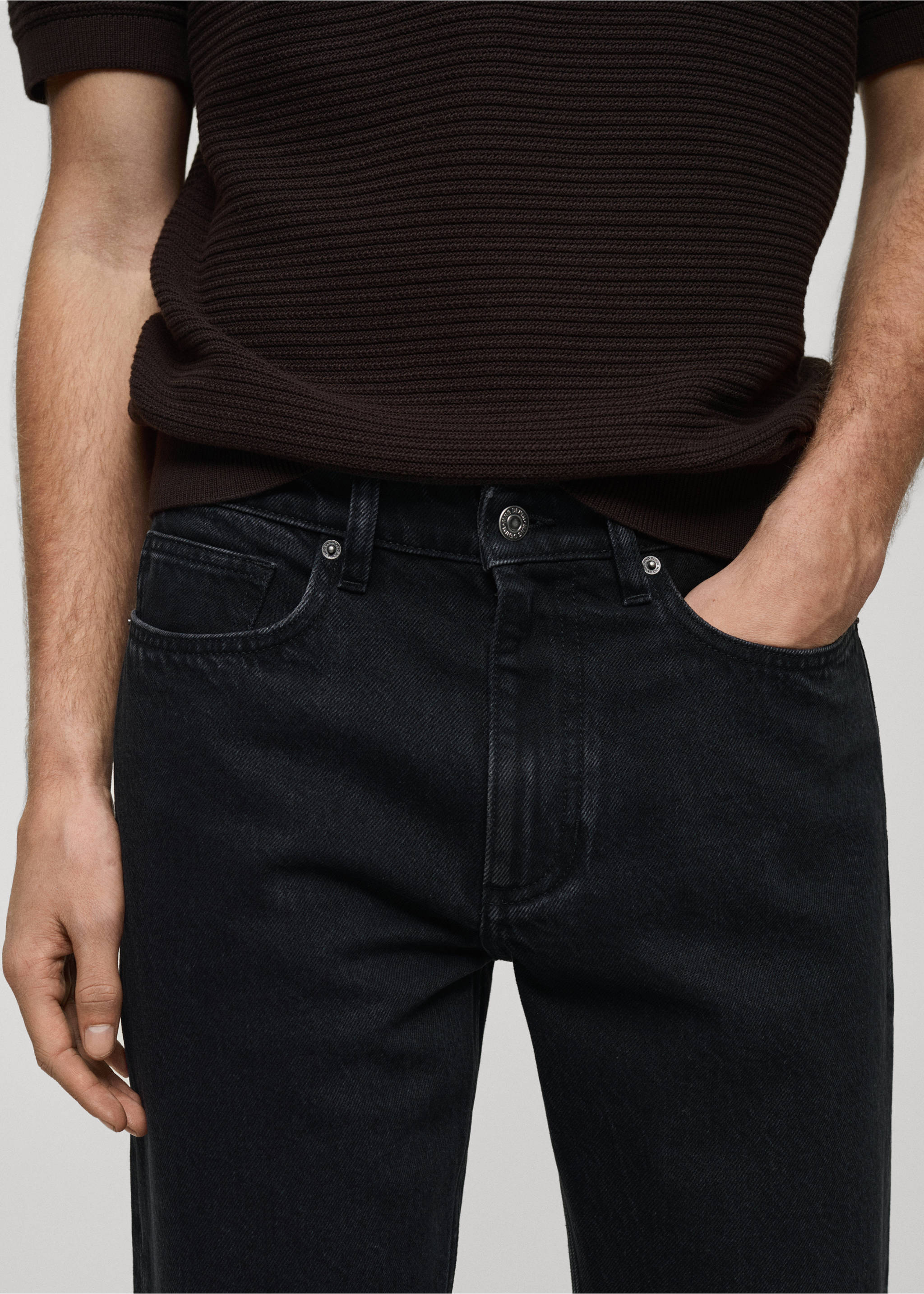 Cropped carrot-fit jeans - Details of the article 1, Black denim. Ref: 87045923-00.