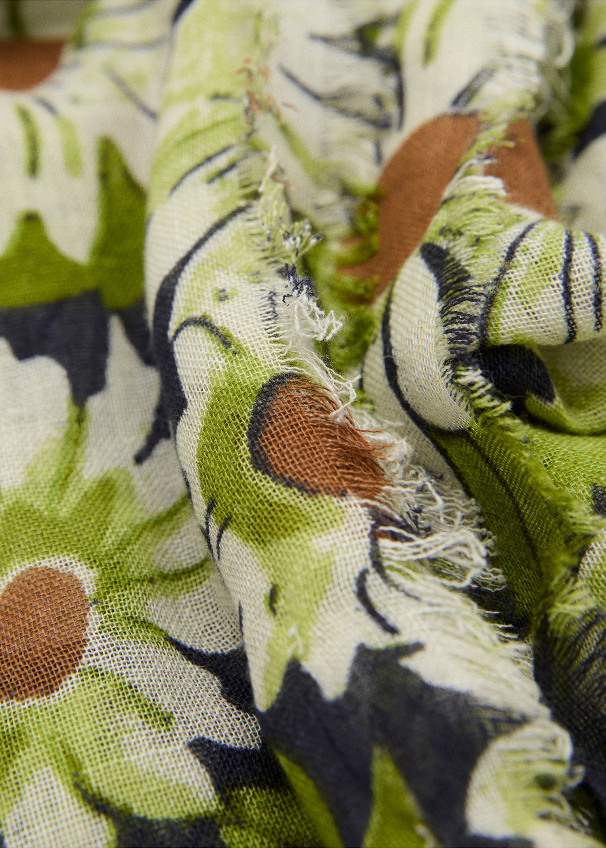 Fular mezcla lino floral - Plano medio, Verde. Ref: 87045927-00.