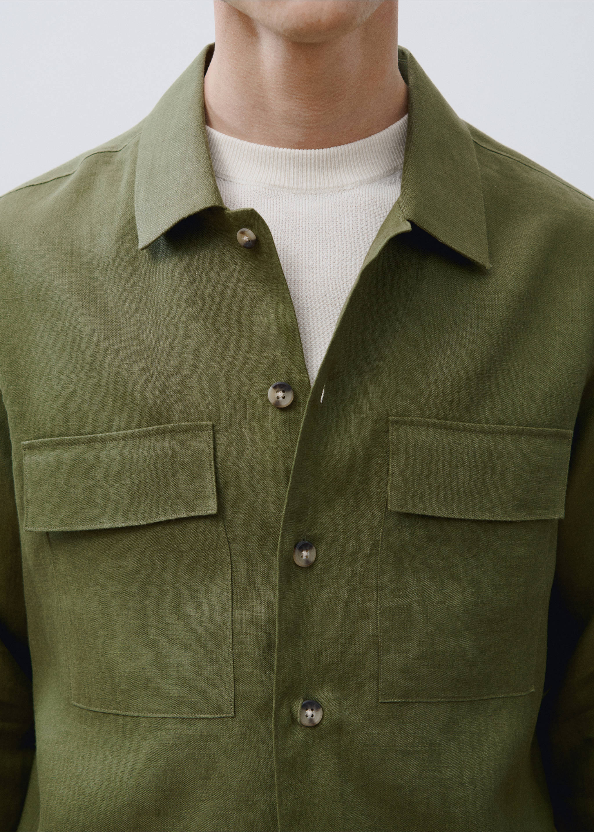 100% linen overshirt with pockets - Details of the article 3, Green. Ref: 87045933-00.