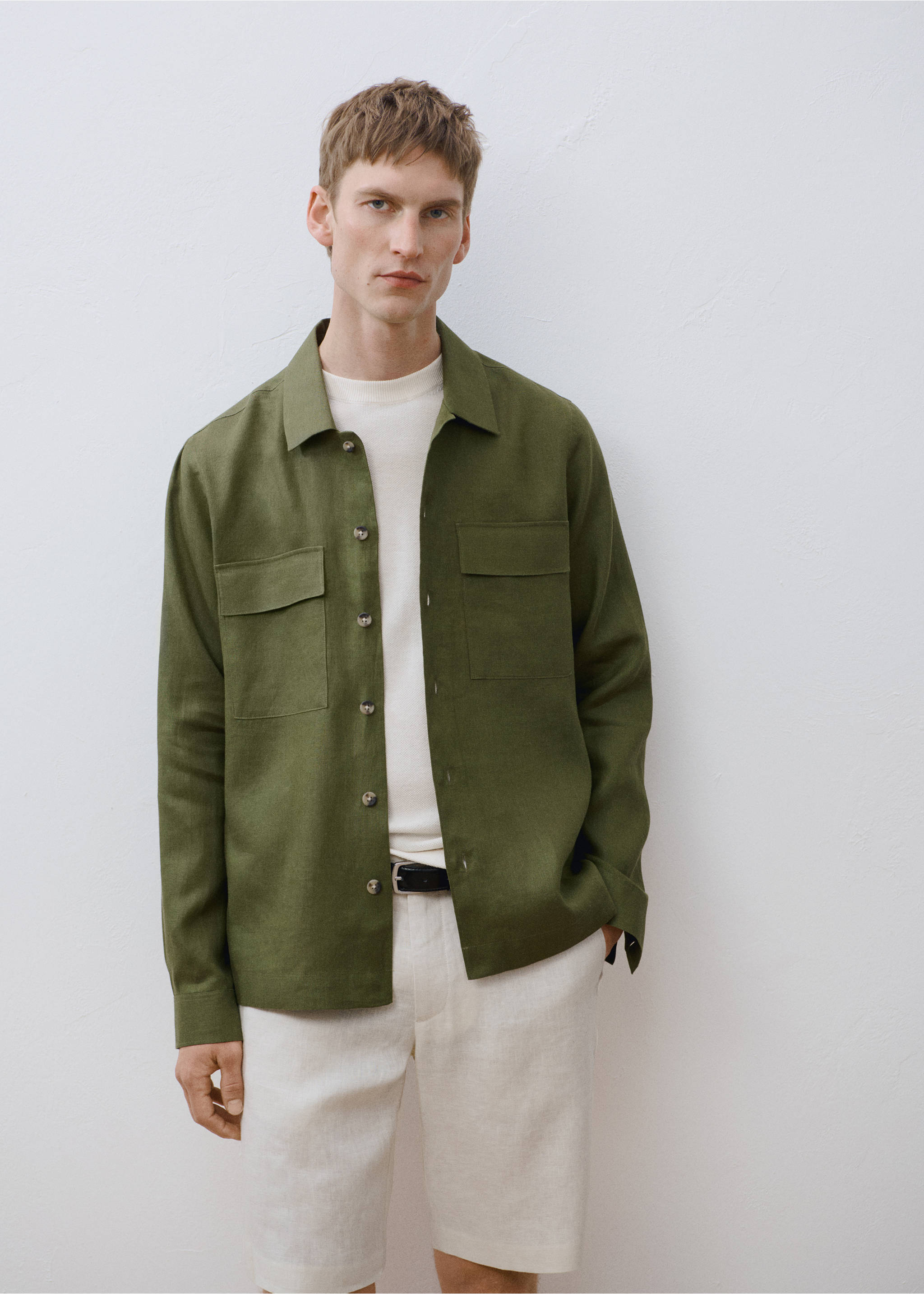 100% linen overshirt with pockets - Details of the article 5, Green. Ref: 87045933-00.
