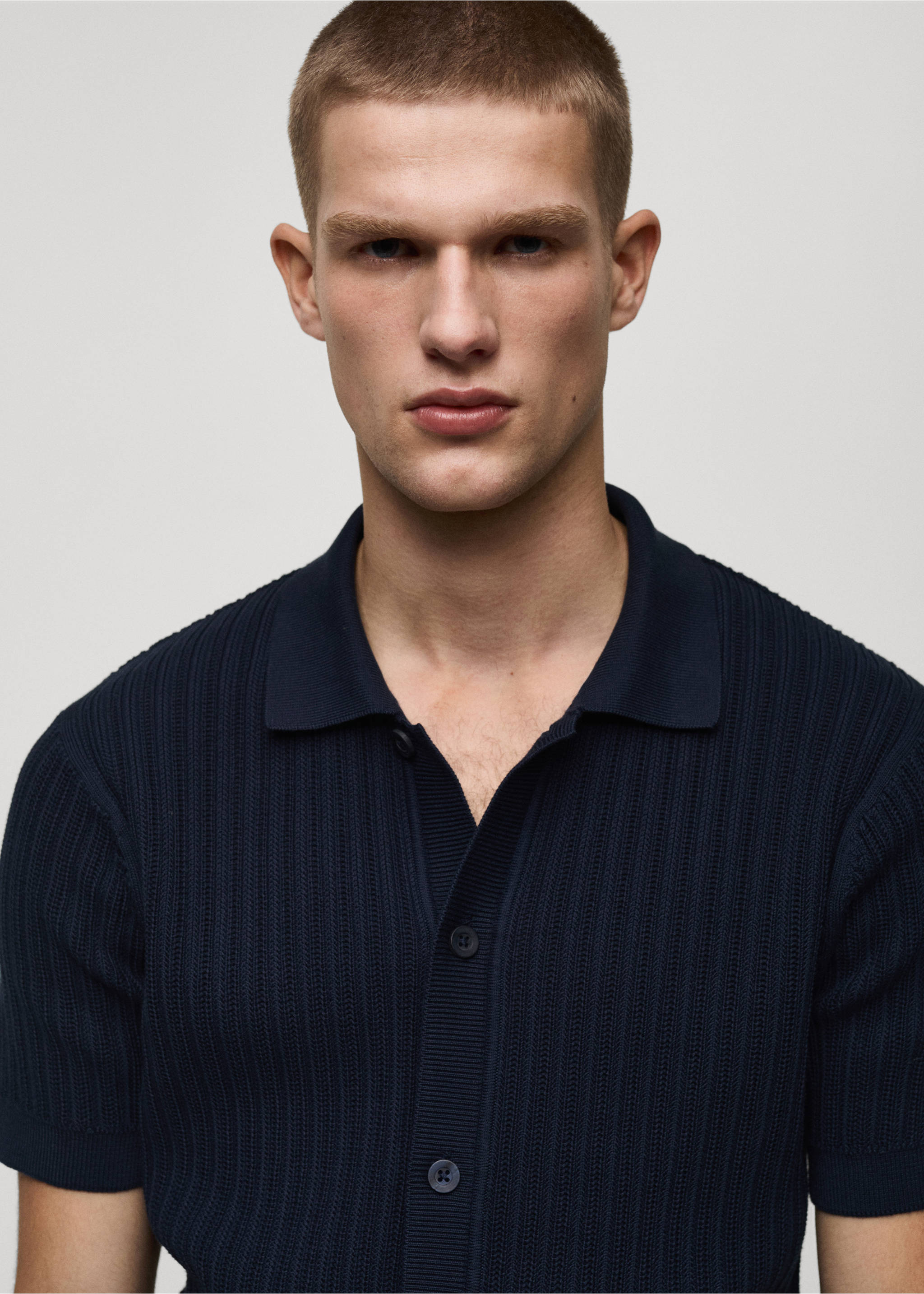 100% cotton shirt structure - Details of the article 1, Dark Navy. Ref: 87045936-00.