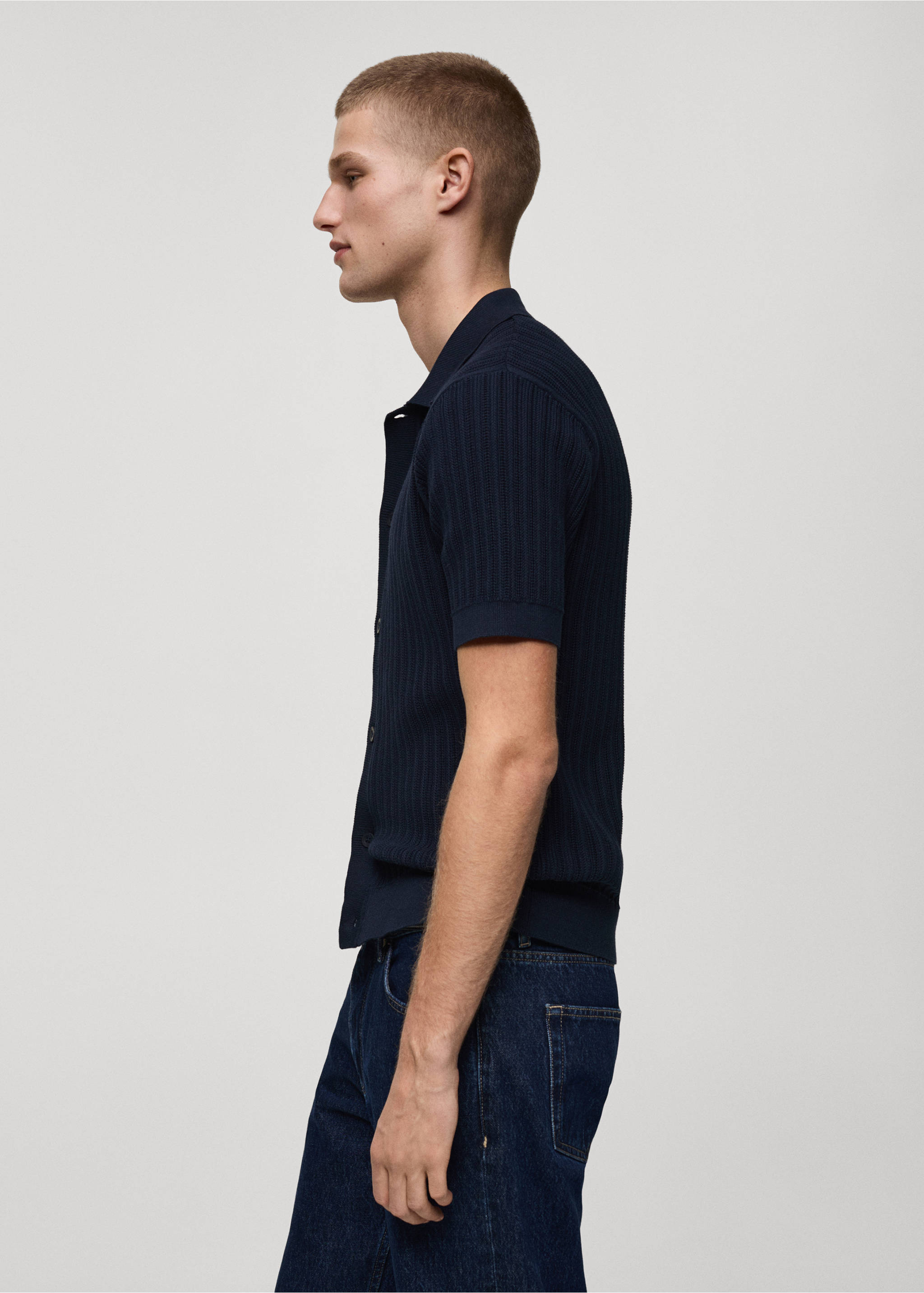 100% cotton shirt structure - Details of the article 2, Dark Navy. Ref: 87045936-00.