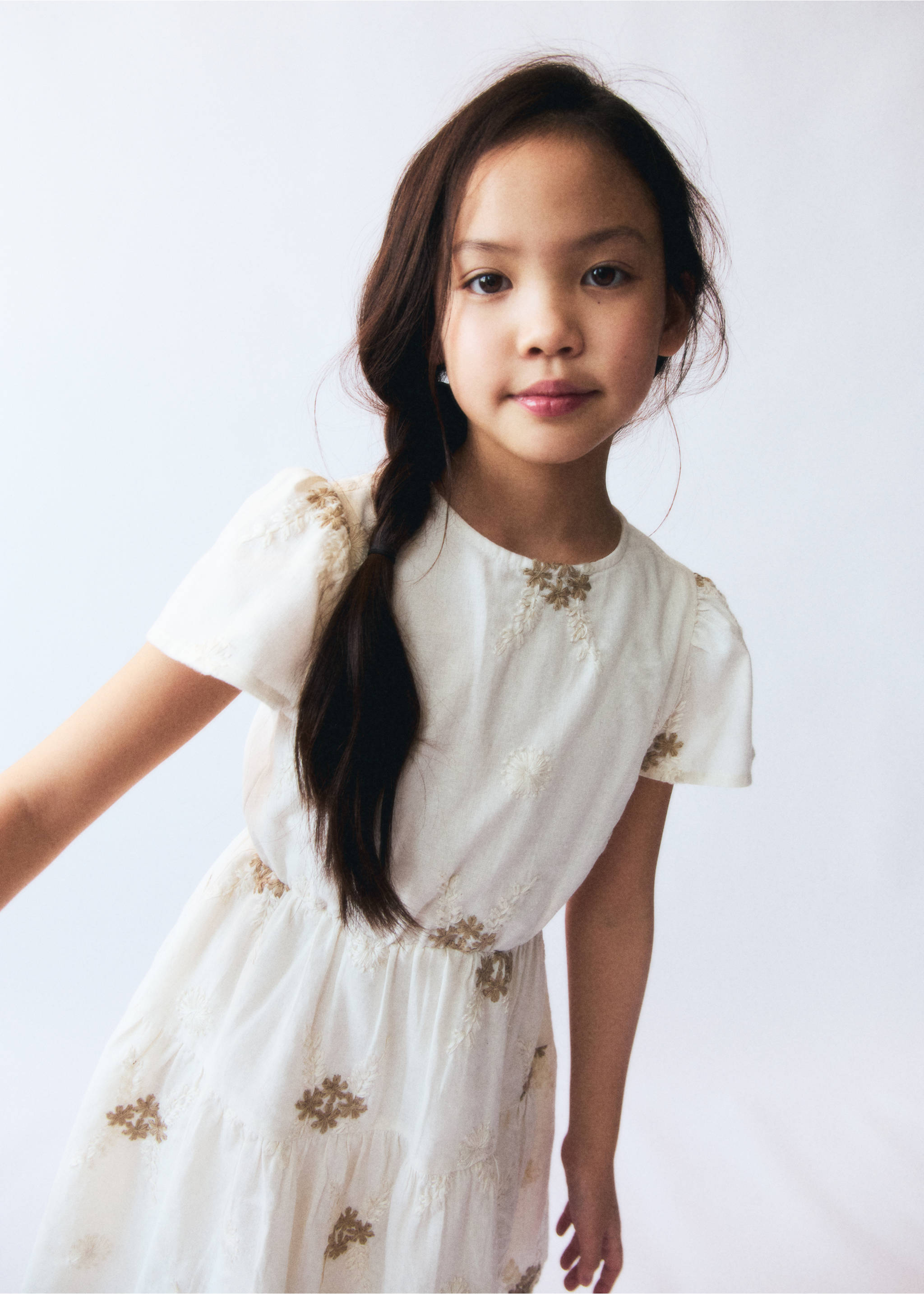 Short dress with embroidered detail - Details of the article 6, Off White. Ref: 87045945-00.