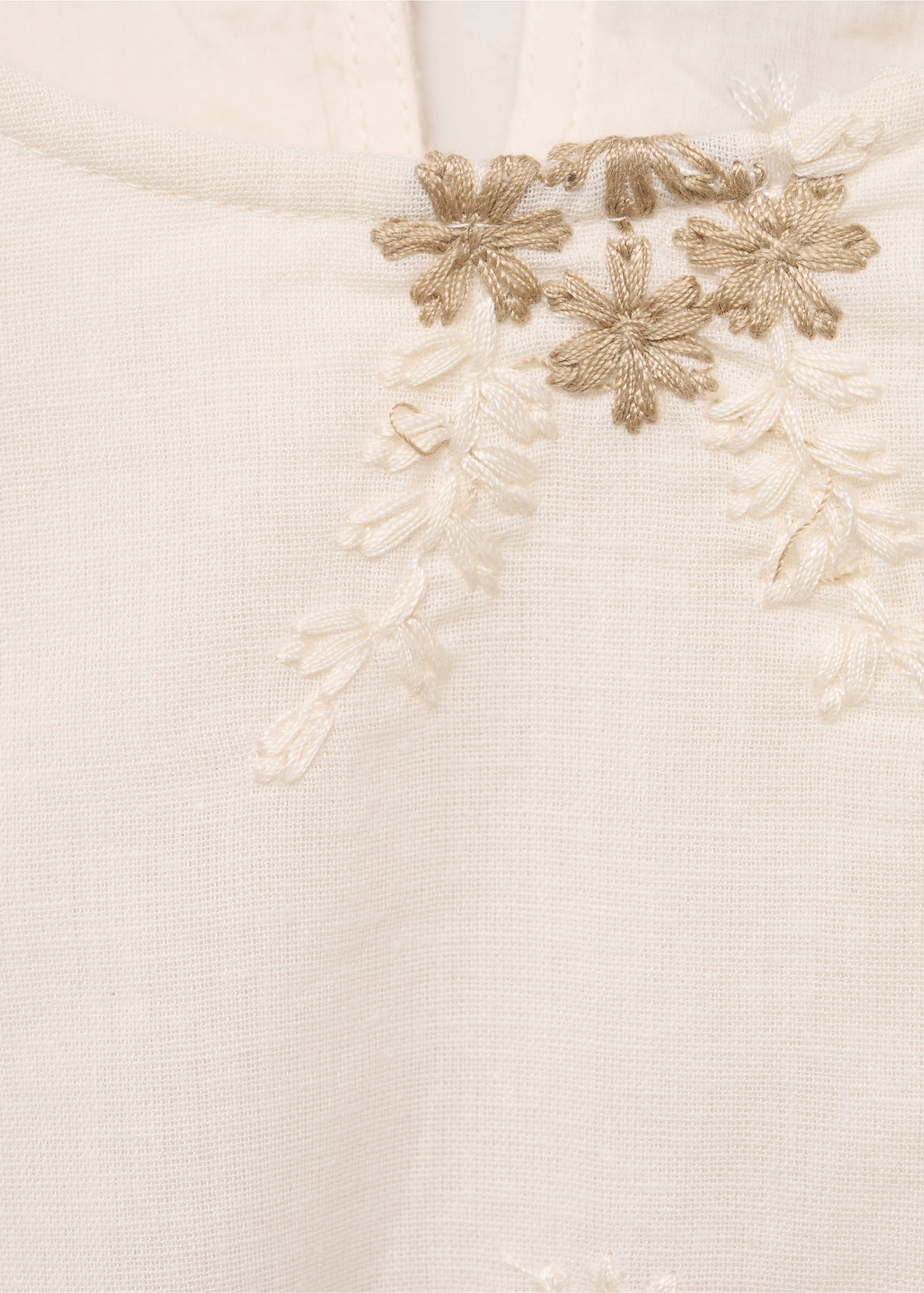Short dress with embroidered detail - Details of the article 8, Off White. Ref: 87045945-00.