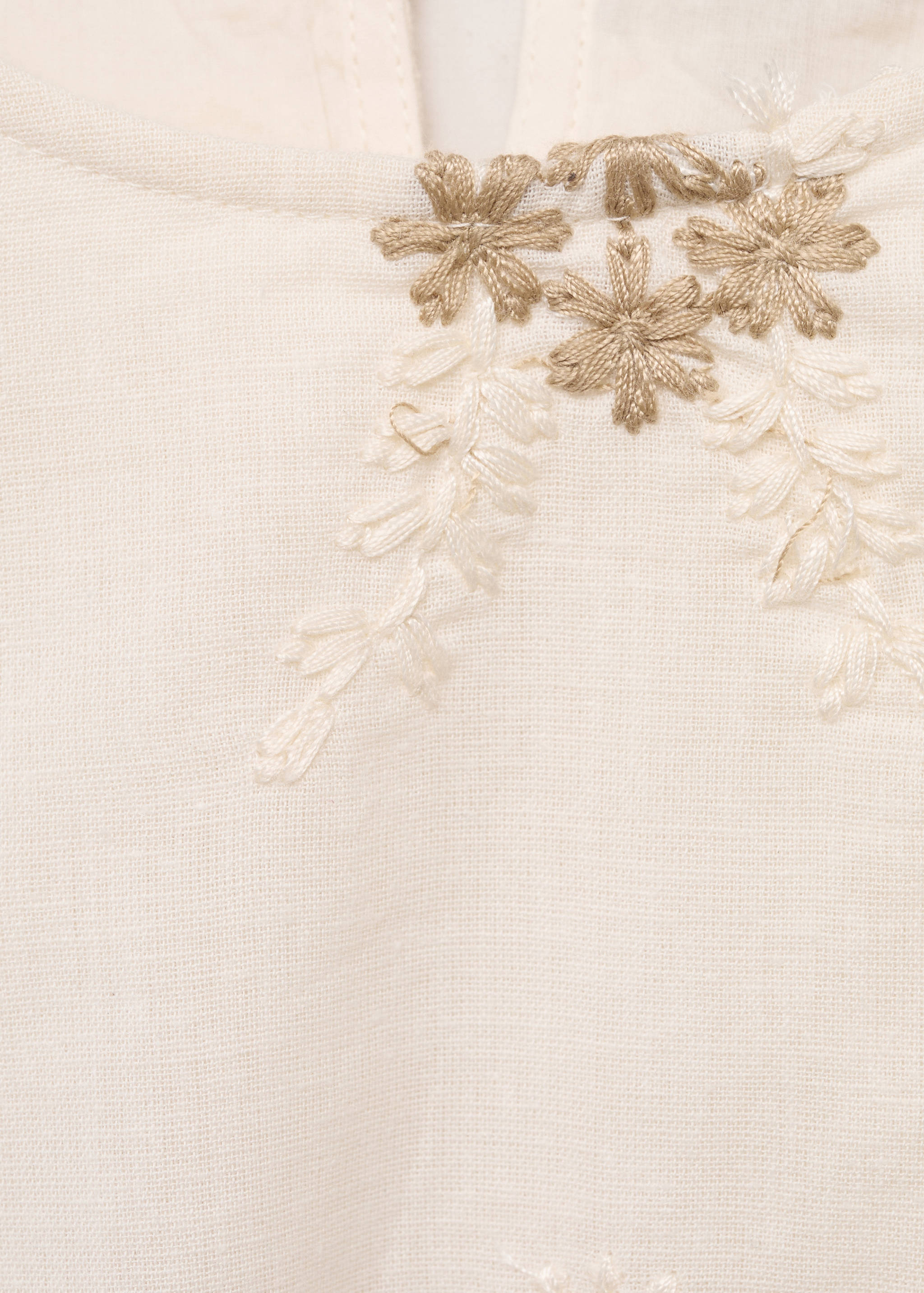 Short dress with embroidered detail - Details of the article 8