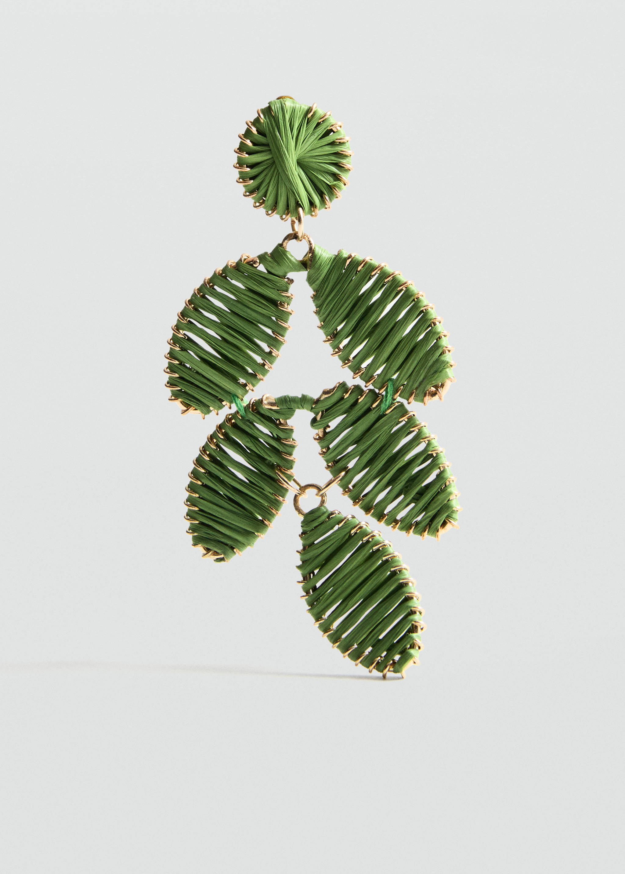 Μακριά σκουλαρίκια με λουλουδάτο σχέδιο - Μεσαίο πλάνο