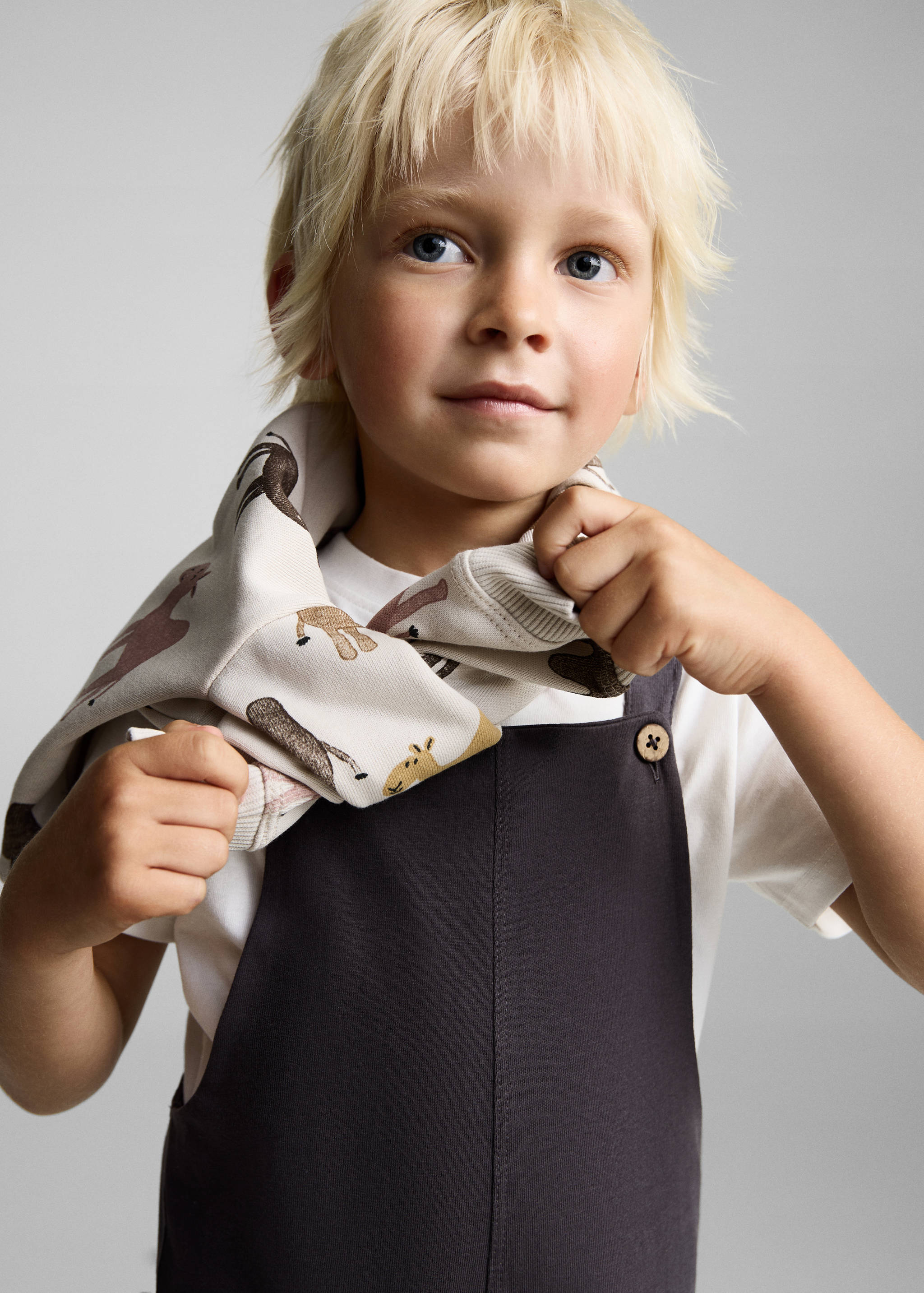 Kurze Strick-Latzhose - Detail des Artikels 1