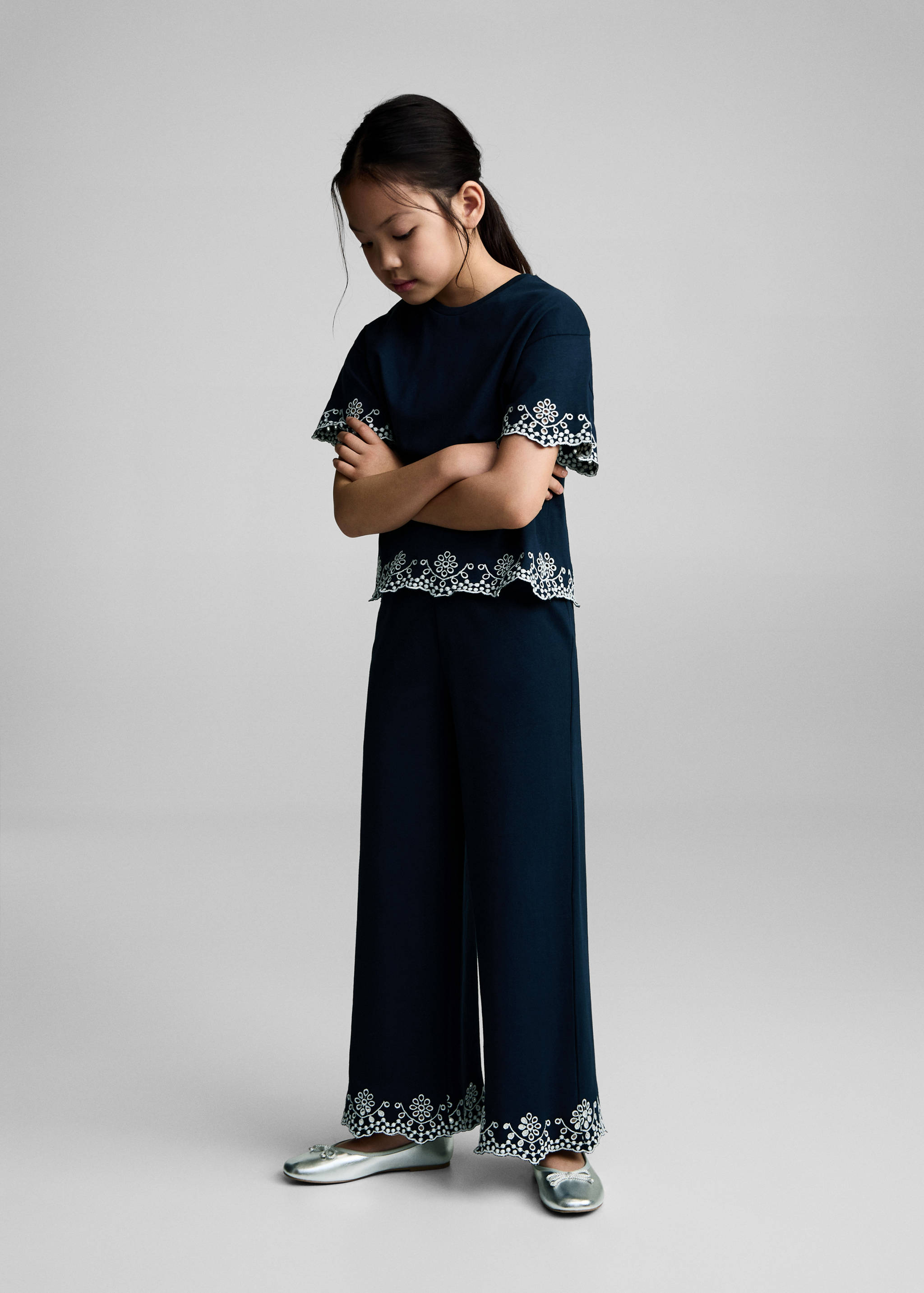 Camiseta detalles bordados - Plano general