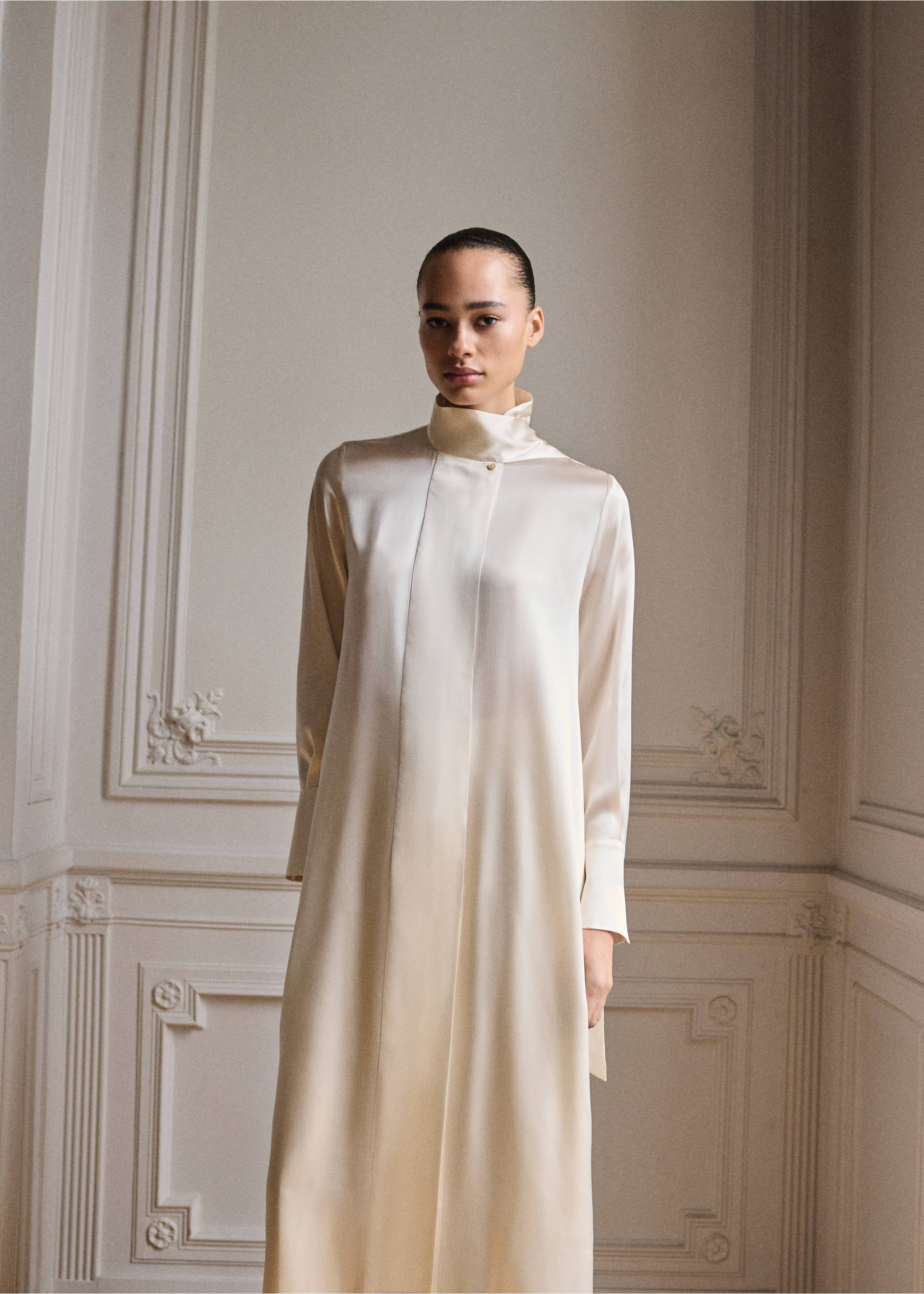 Cream long-sleeve satin shirt with a high neck., Ecru. Ref: 87045969-00.