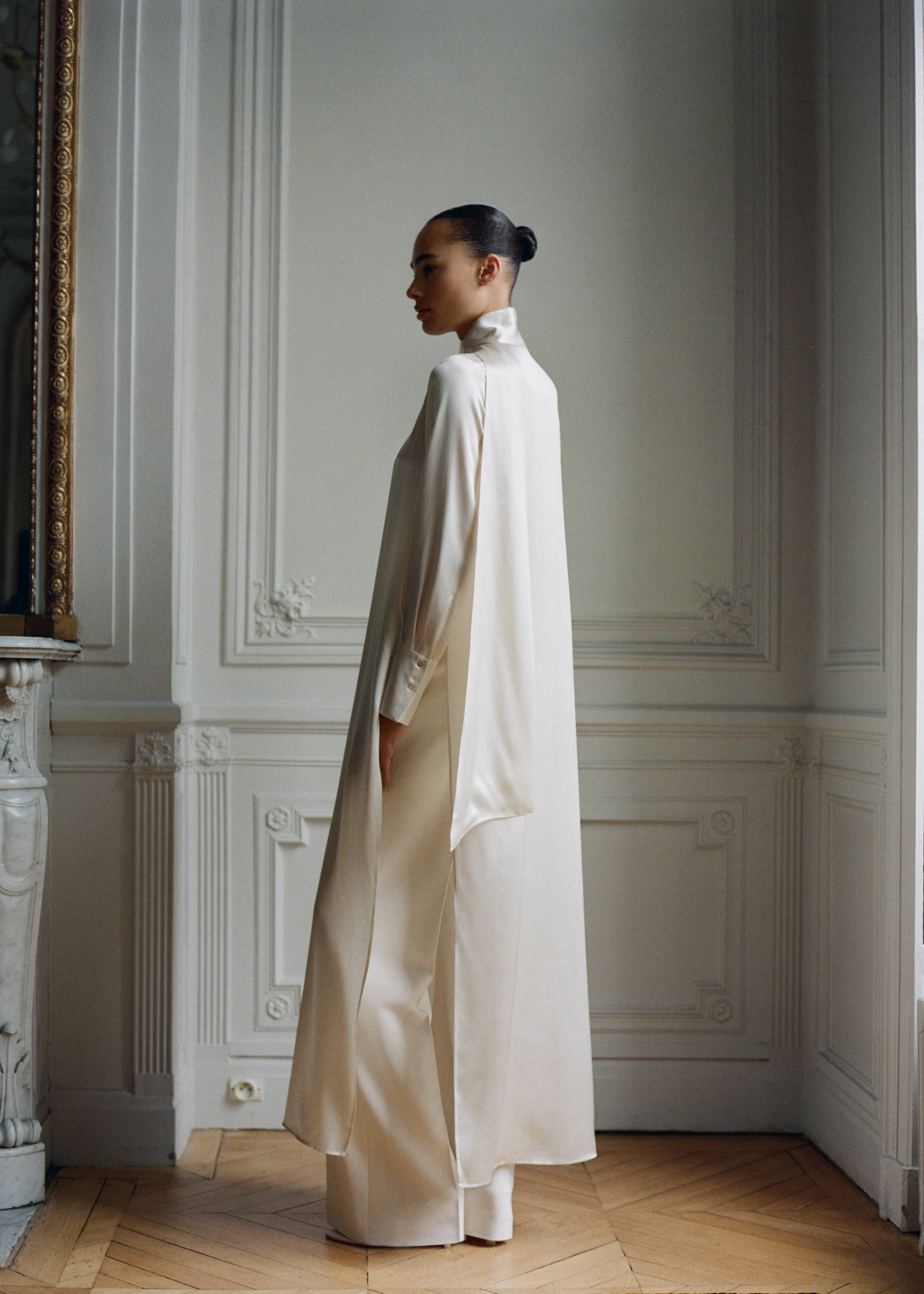Robe en soie style cape et col à nœud - Détail de l'article 3