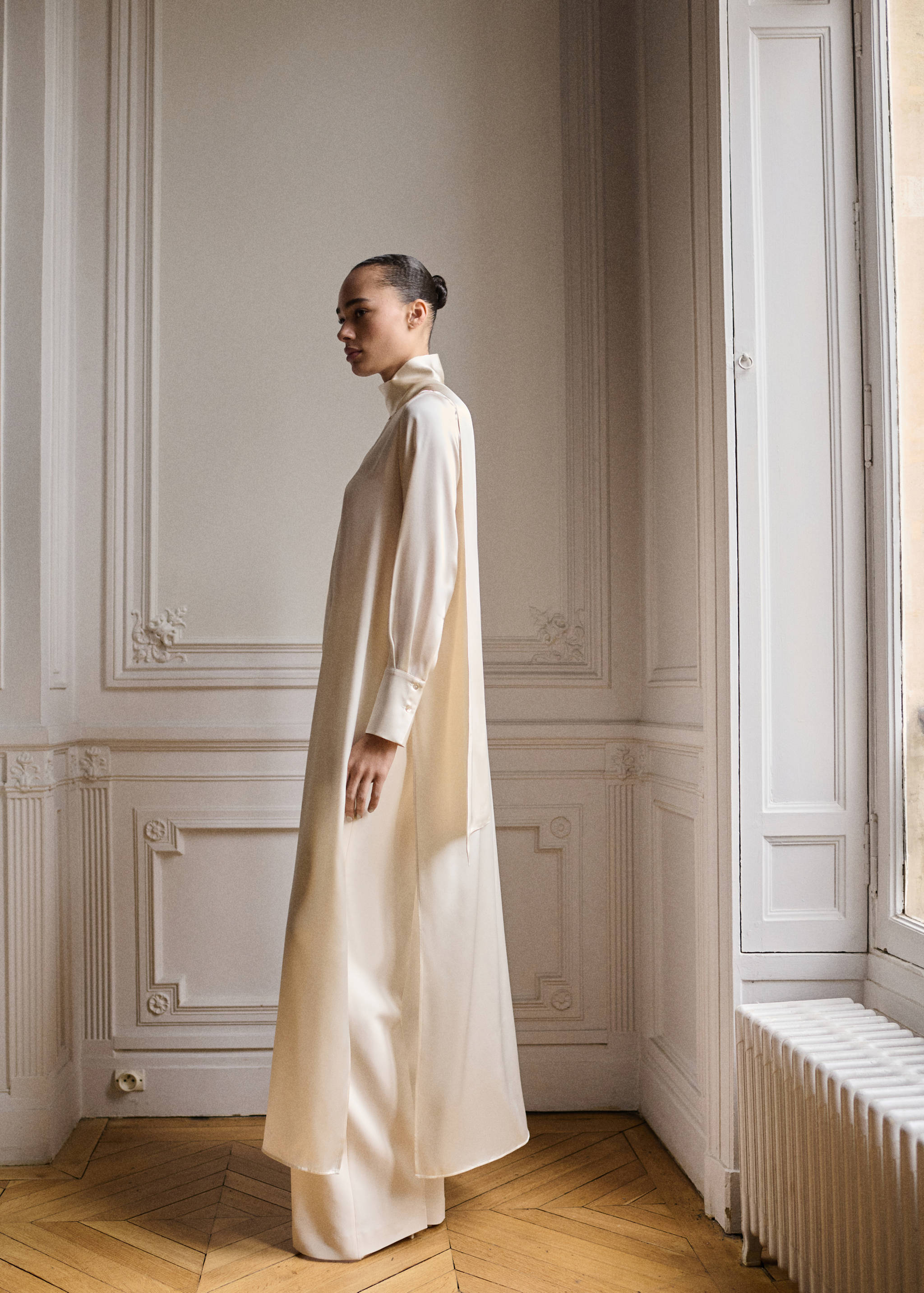 Robe en soie style cape et col à nœud - Détail de l'article 2