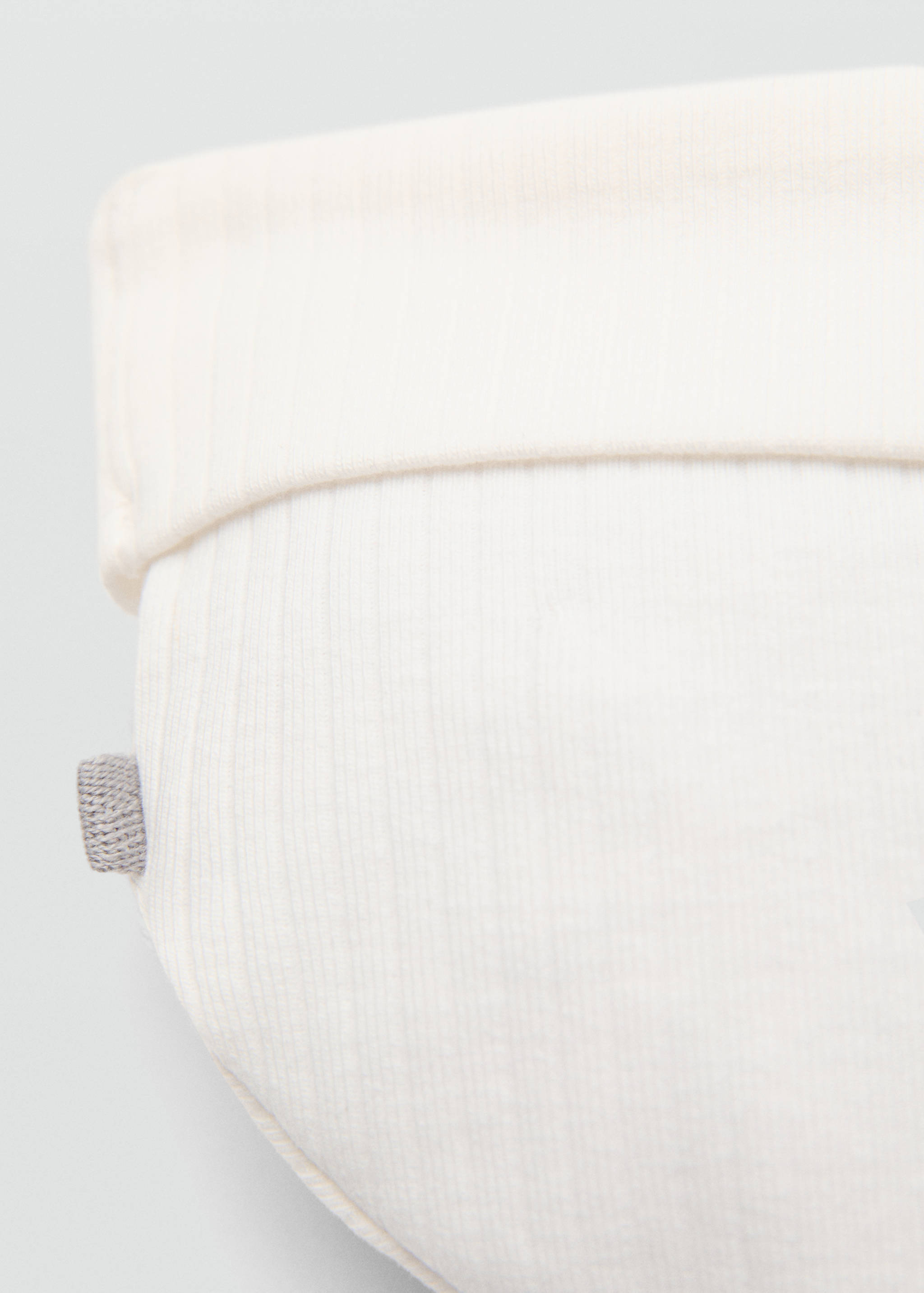 Mössa med knytdetaljer - Detaljer om artikeln 1