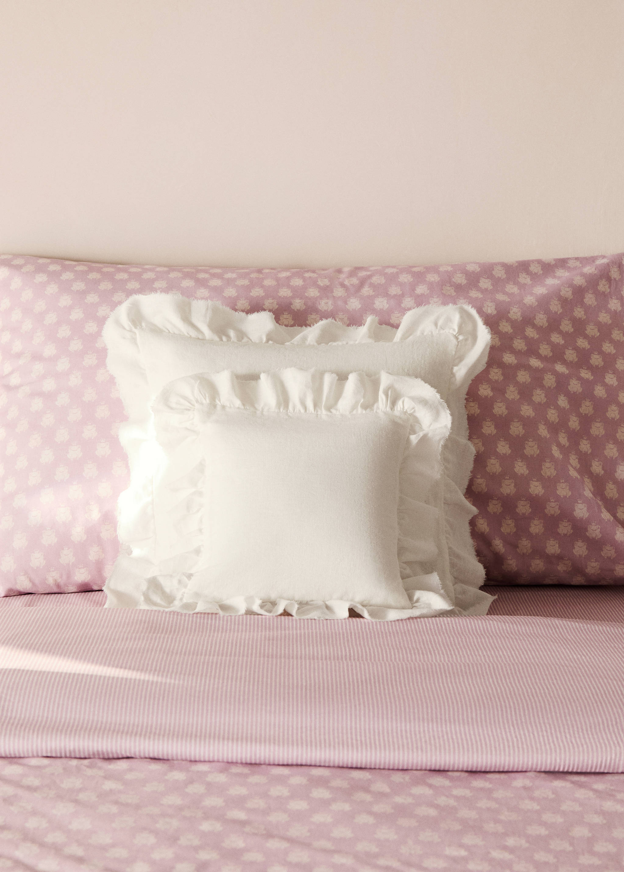 Children’s cotton linen ruffled cushion 20x20 cm - General plane