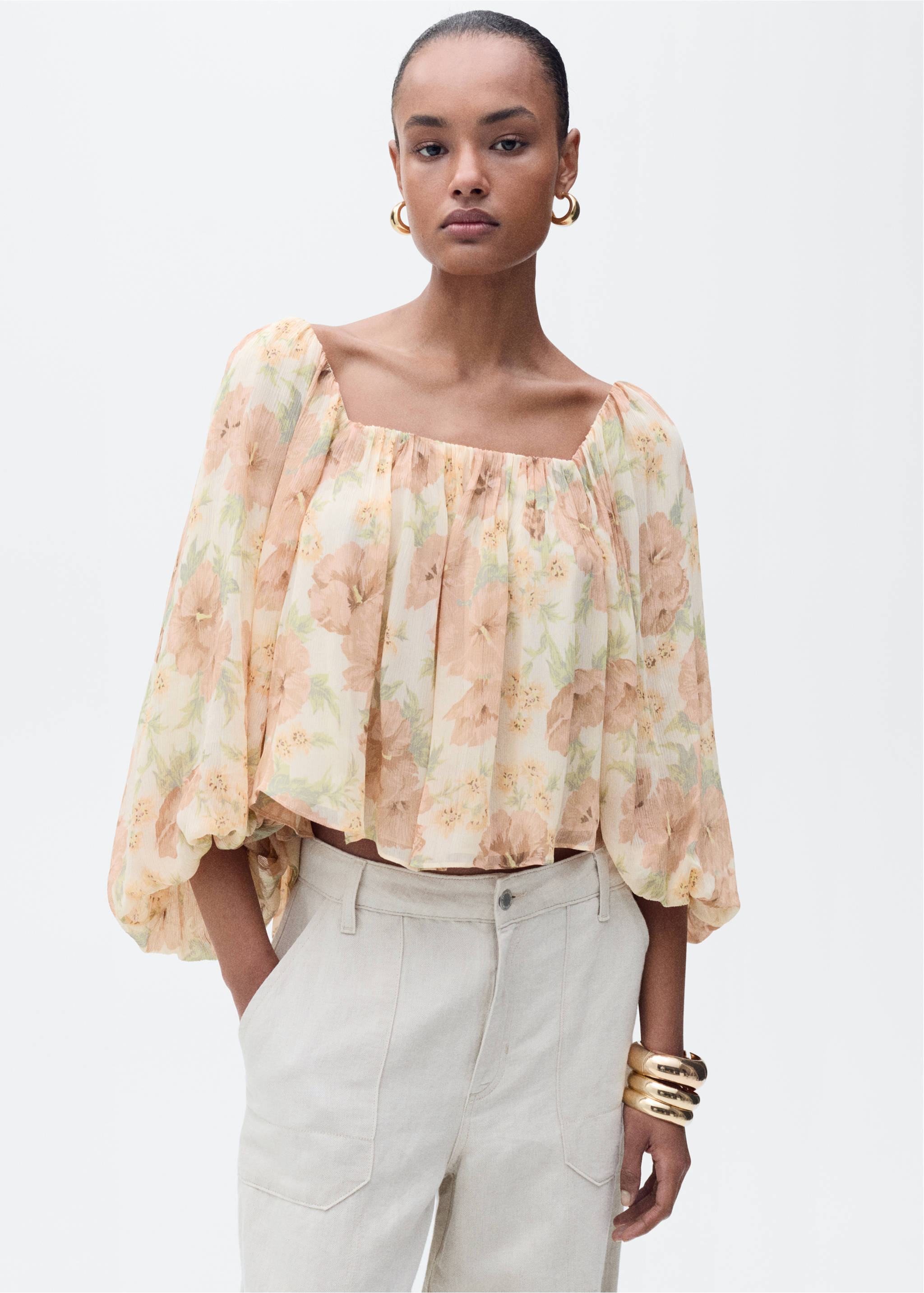 Open-back floral blouse - Details of the article 2, Ecru. Ref: 87045994-00.