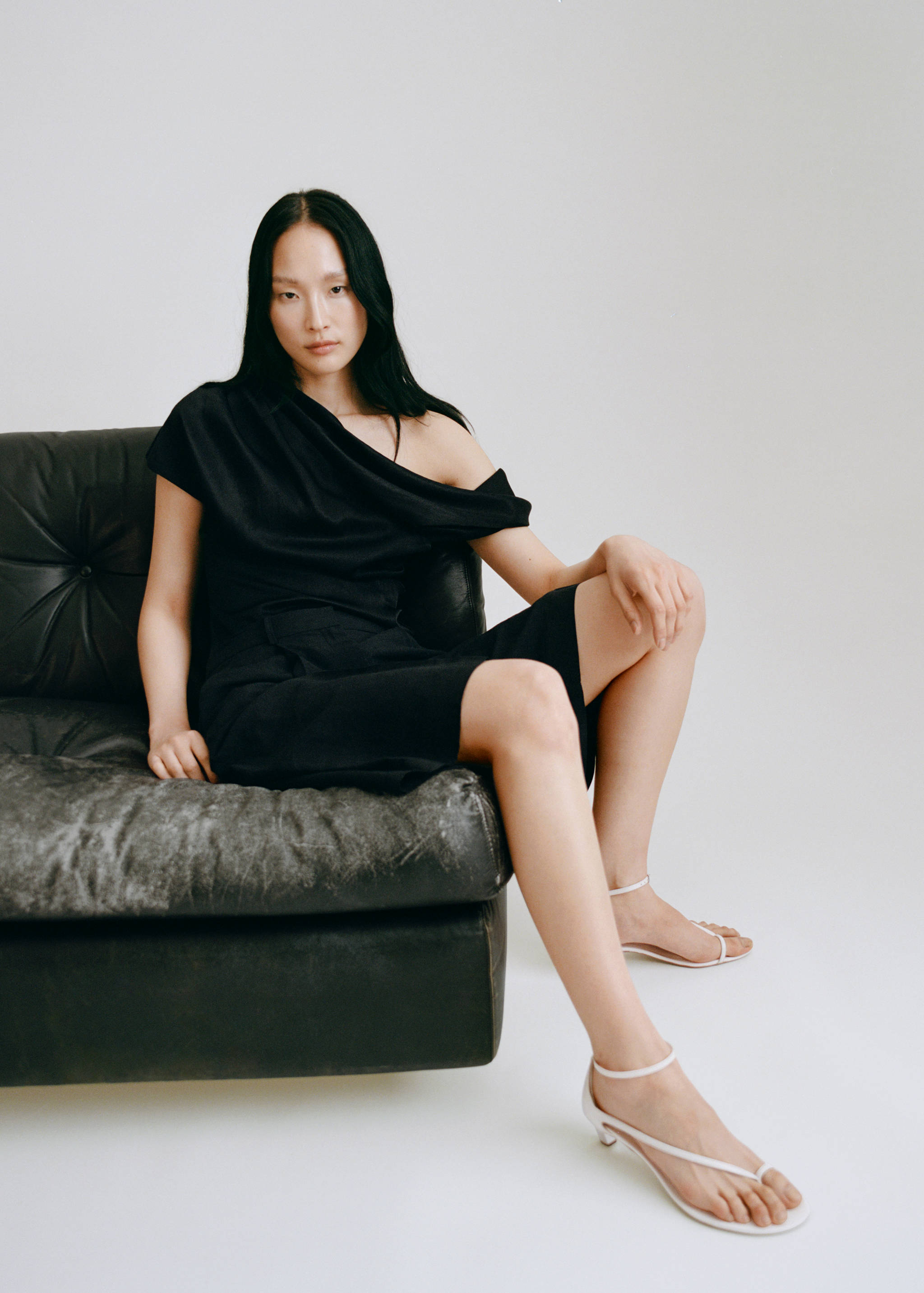 Leather sandals with a wide strap - General plane