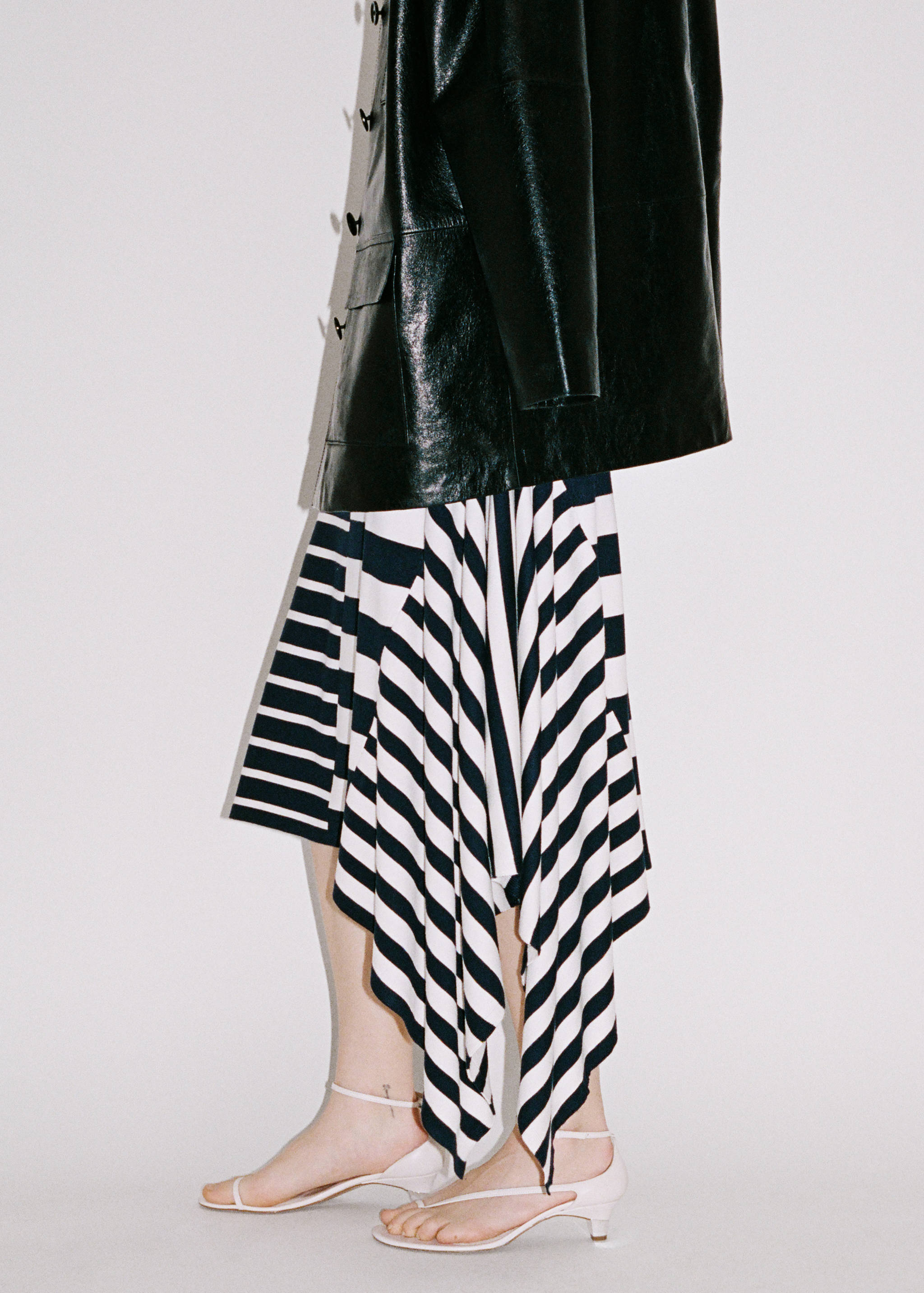 Leather sandals with a wide strap - Details of the article 9