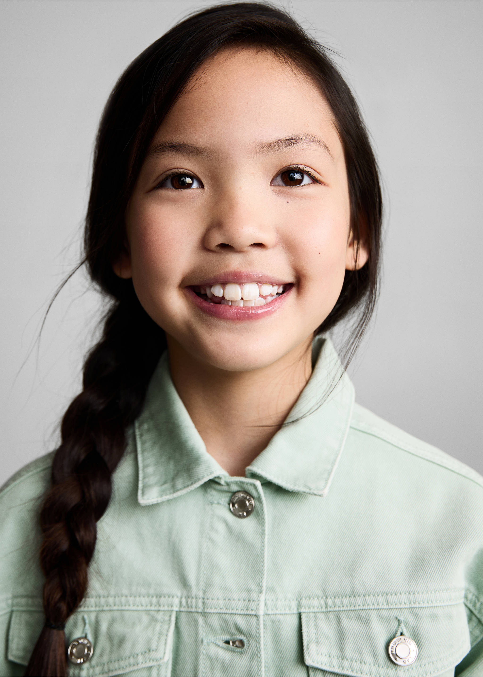 Jeansjacke mit Taschen - Detail des Artikels 1, Pastellgrün. Ref: 87046345-00.