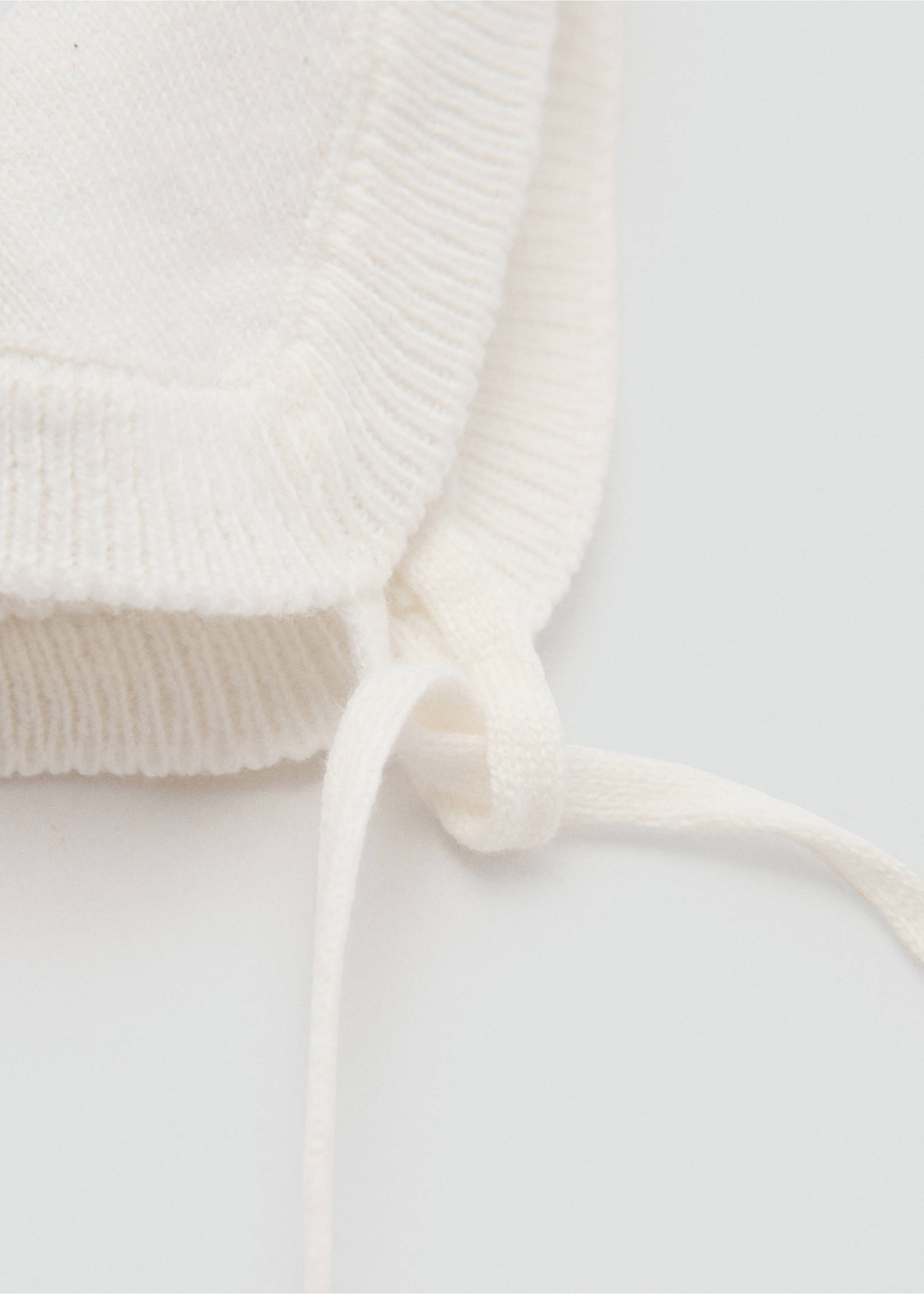 Knitted bonnet - Medium plane, Off White. Ref: 87046352-00.