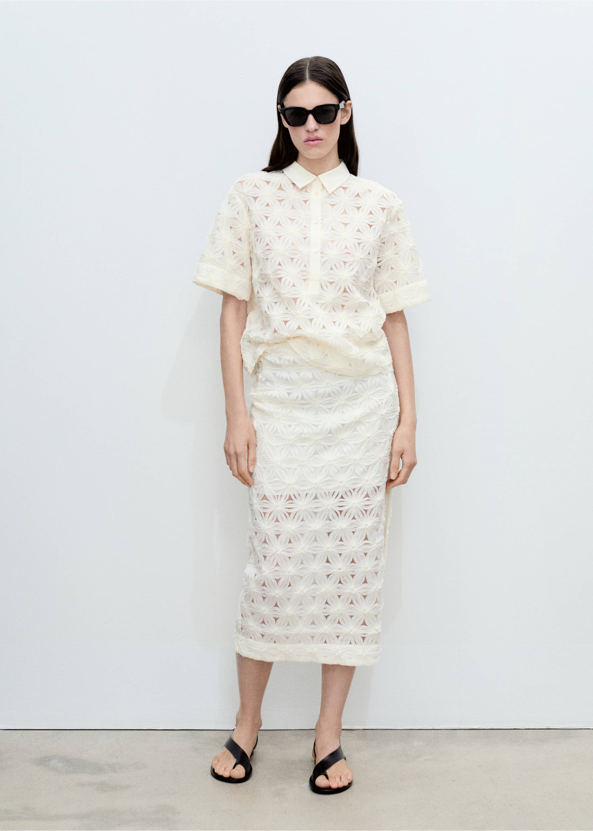 Opengewerkte blouse met bloemetjestextuur - Overzichtstekening, Ecru. Ref: 87046353-00.