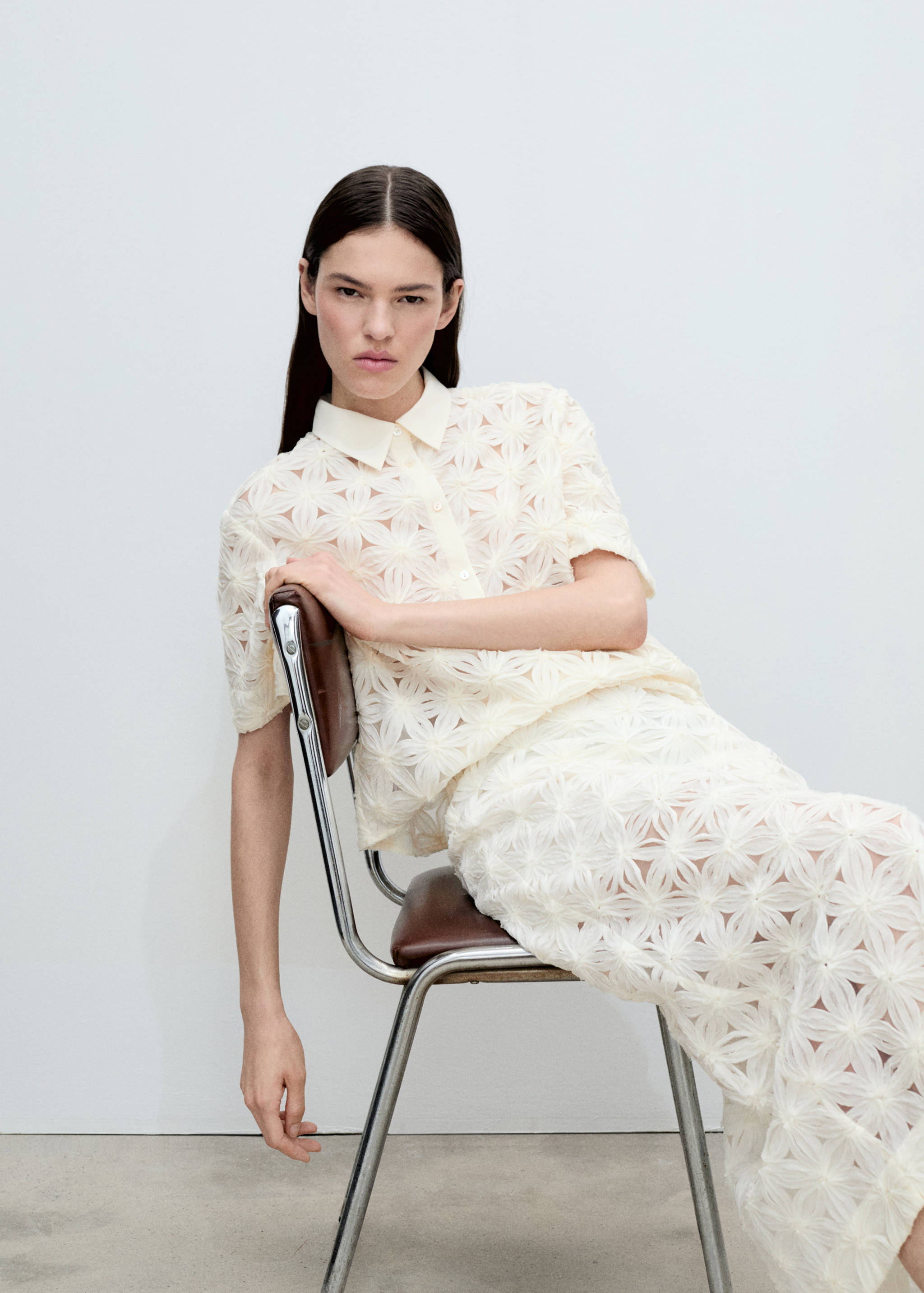 Opengewerkte blouse met bloemetjestextuur - Middenvlak