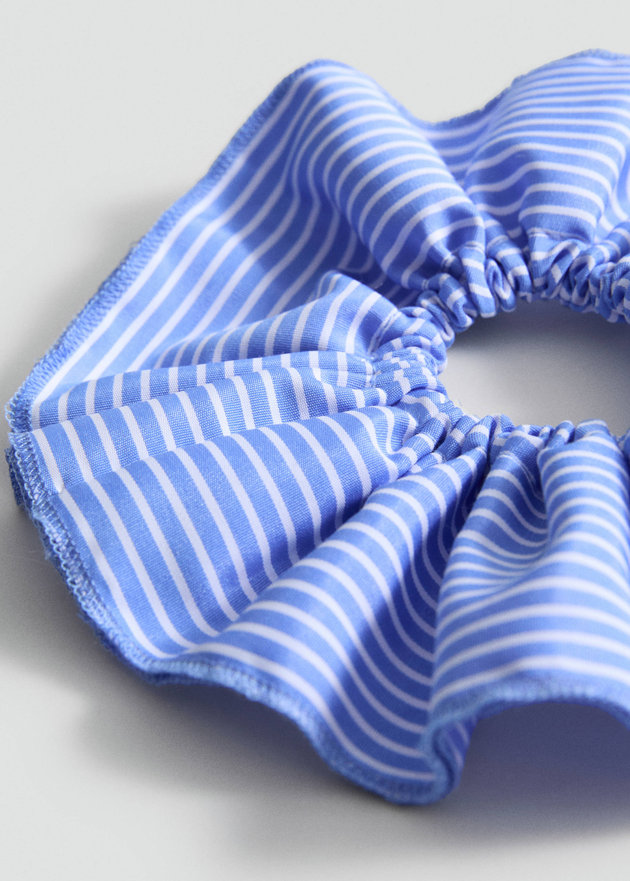 Mini-Haargummi mit Rüschen - Mittlere Ansicht