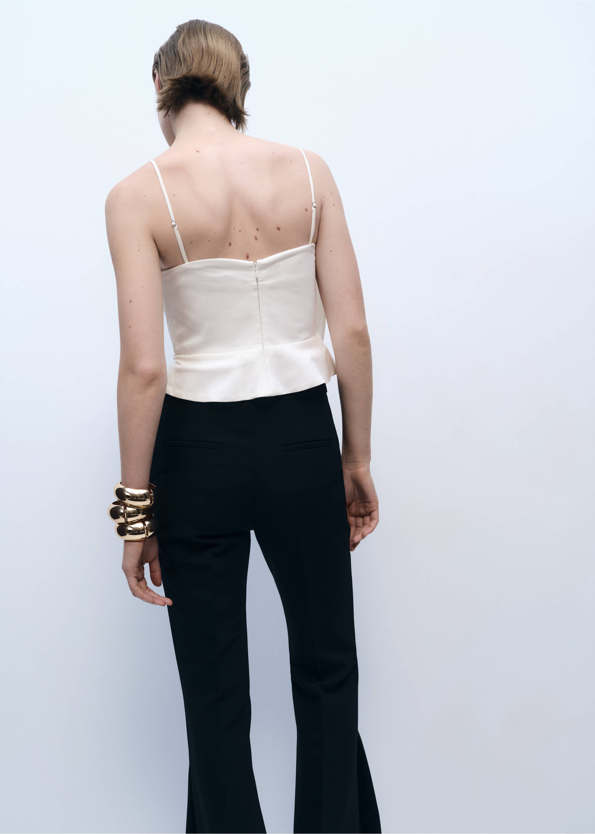 Top mit Maxi-Volant - Rückseite des Artikels, Cremeweiß. Ref: 87046371-00.