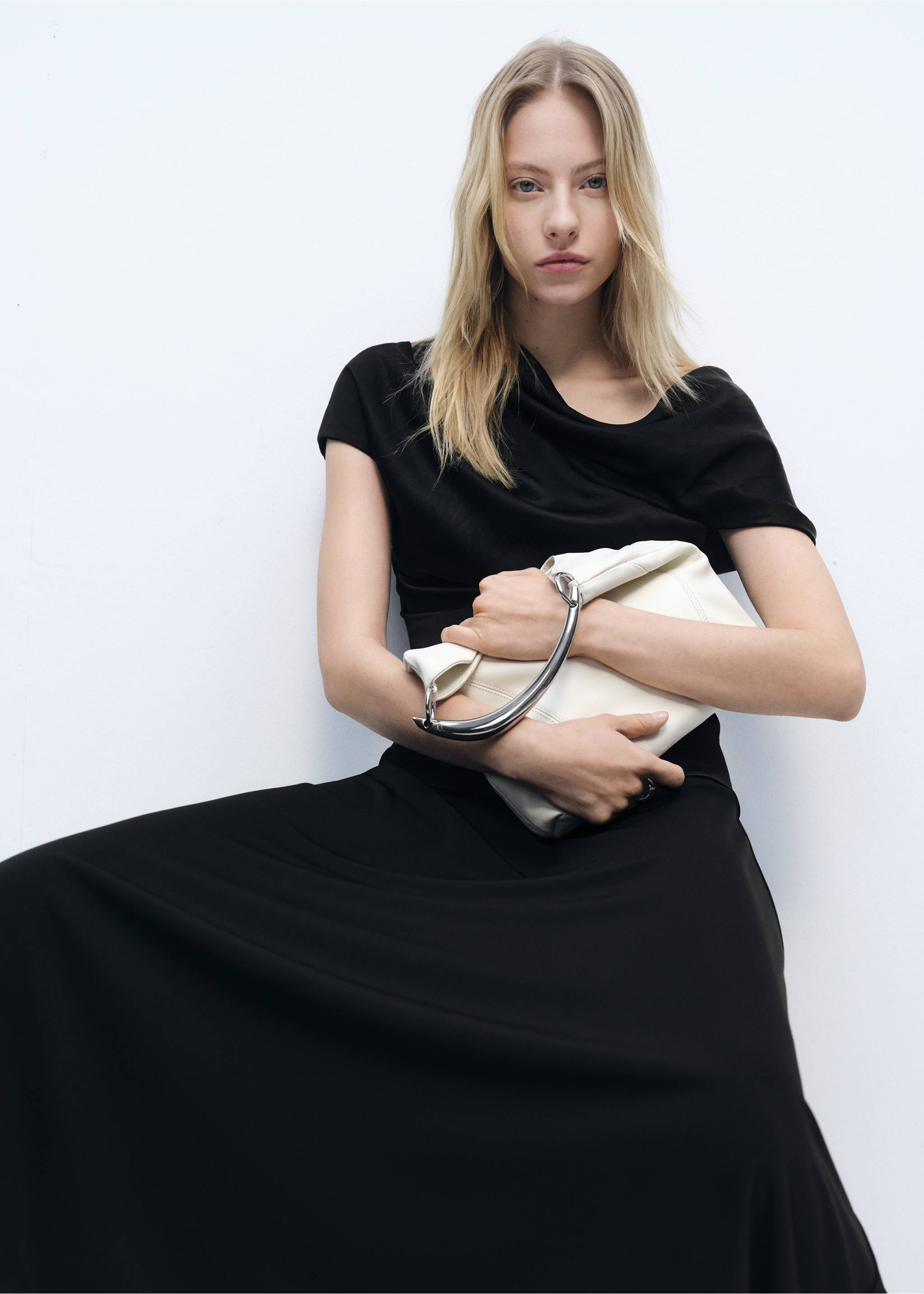 Short-sleeved draped blouse - Details of the article 2, Black. Ref: 87046374-00.