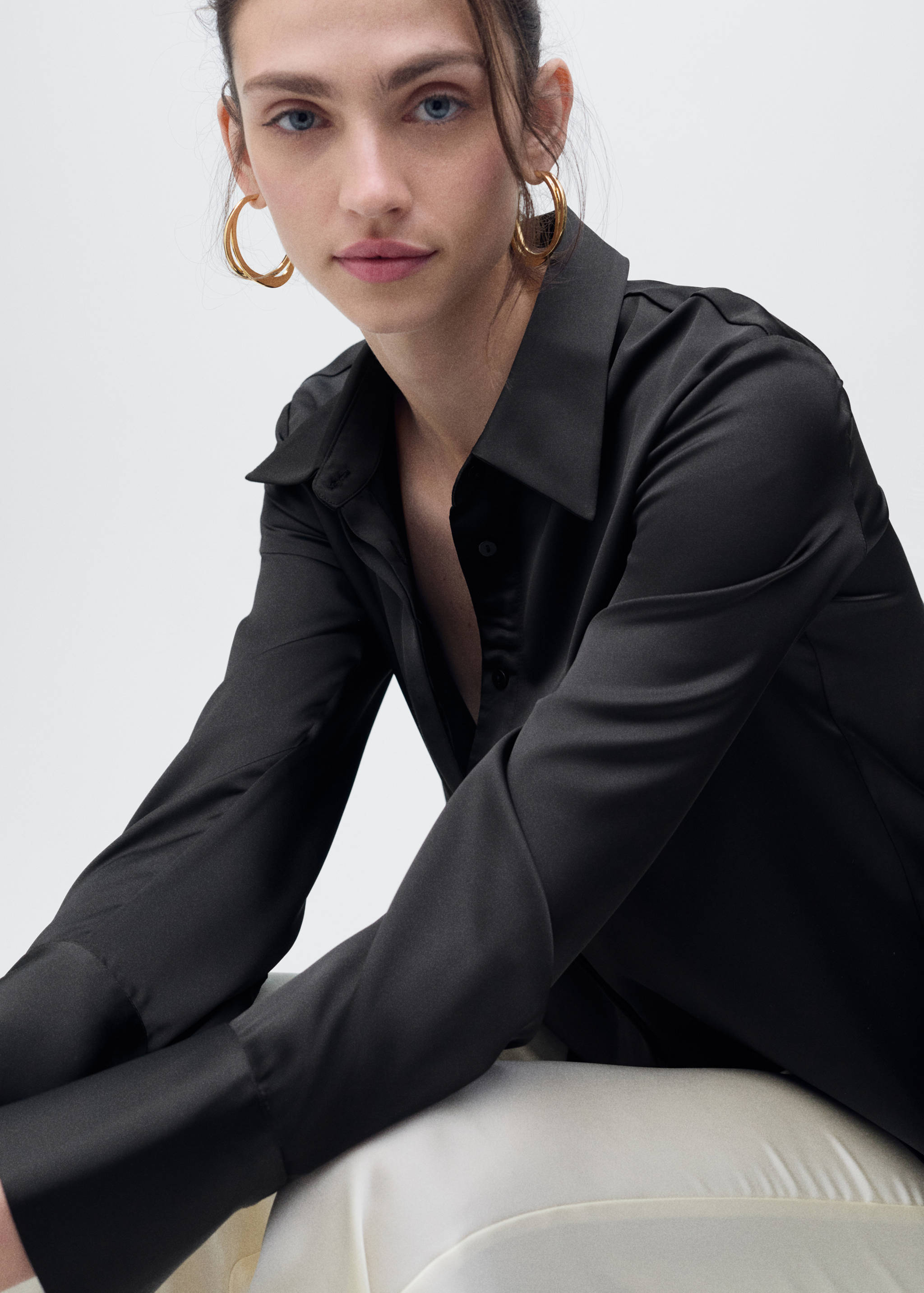 Satin shirt with hidden buttons - Details of the article 2