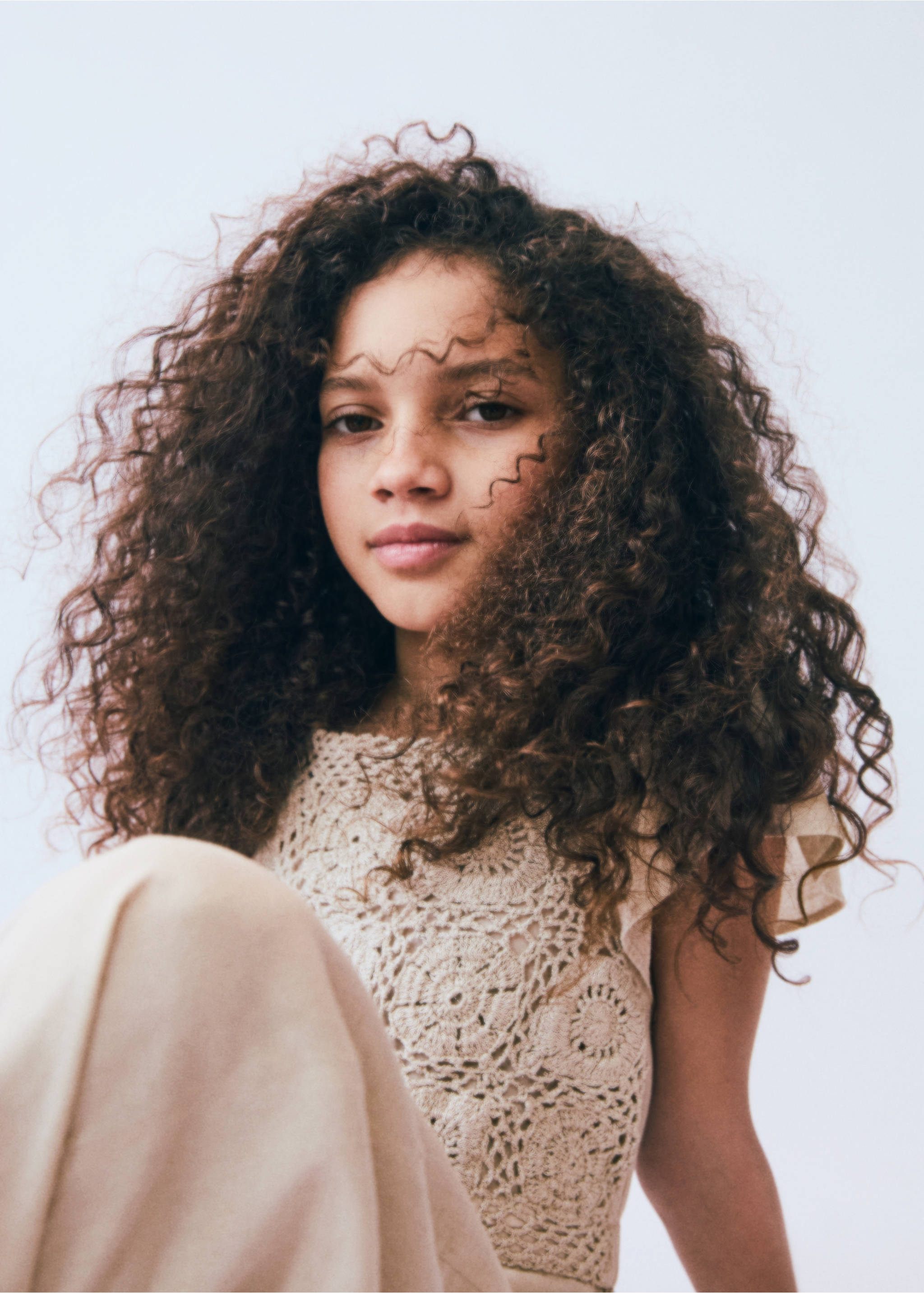 Jumpsuit mit Häkel-Detail - Detail des Artikels 6, Hellgrau/Pastellgrau. Ref: 87046713-00.