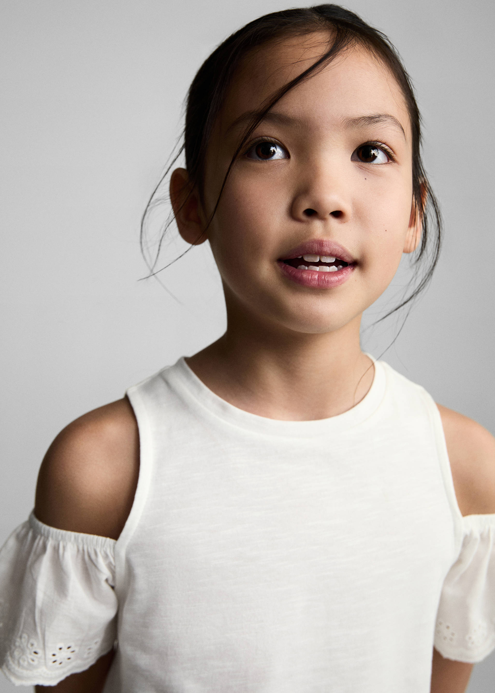 Cut-out t-shirt - Details of the article 1