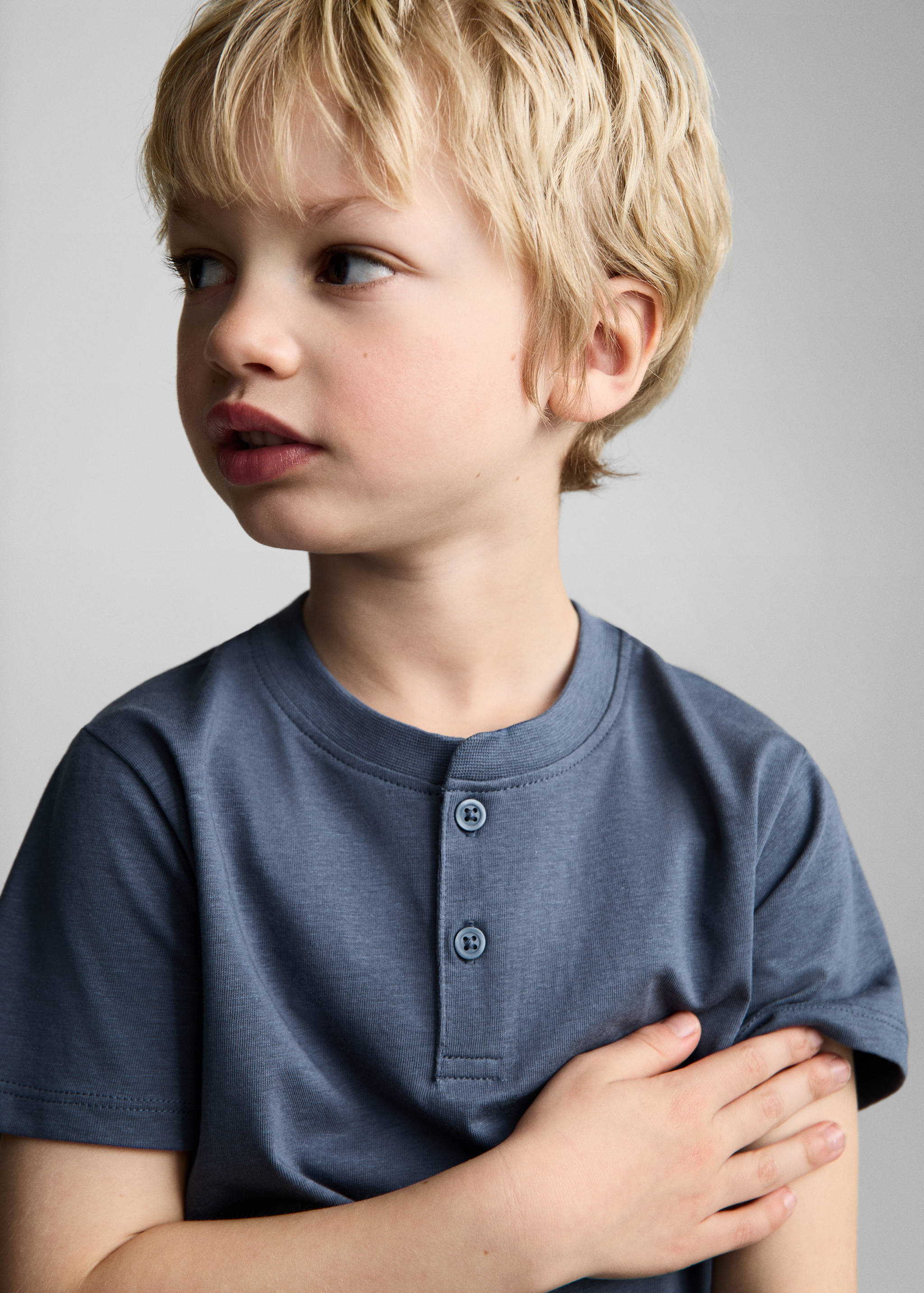 Baumwollshirt mit Knöpfen - Detail des Artikels 4