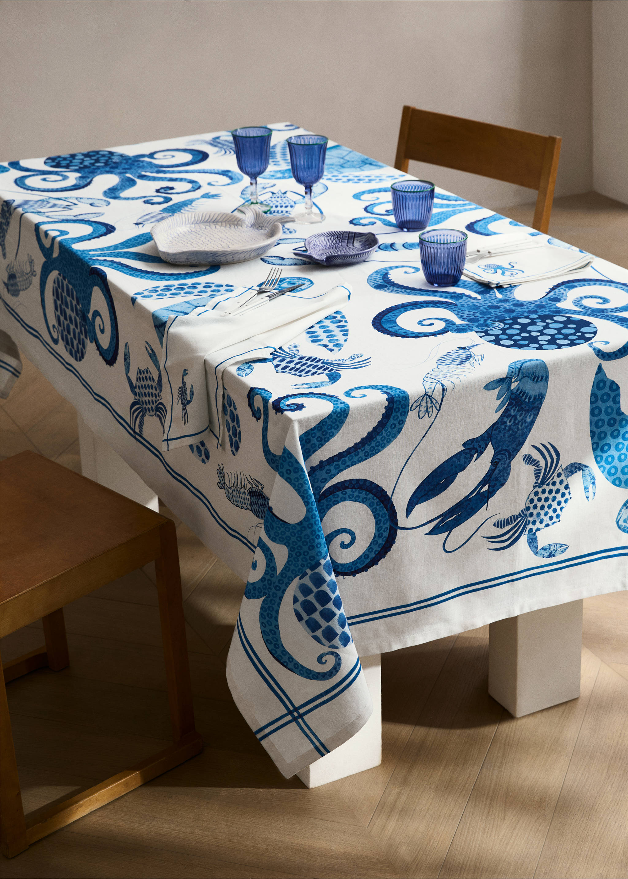 Nappe en lin imprimé marin pour 6 à 8 convives - Plan général, Bleu. Ref: 87046730-00.
