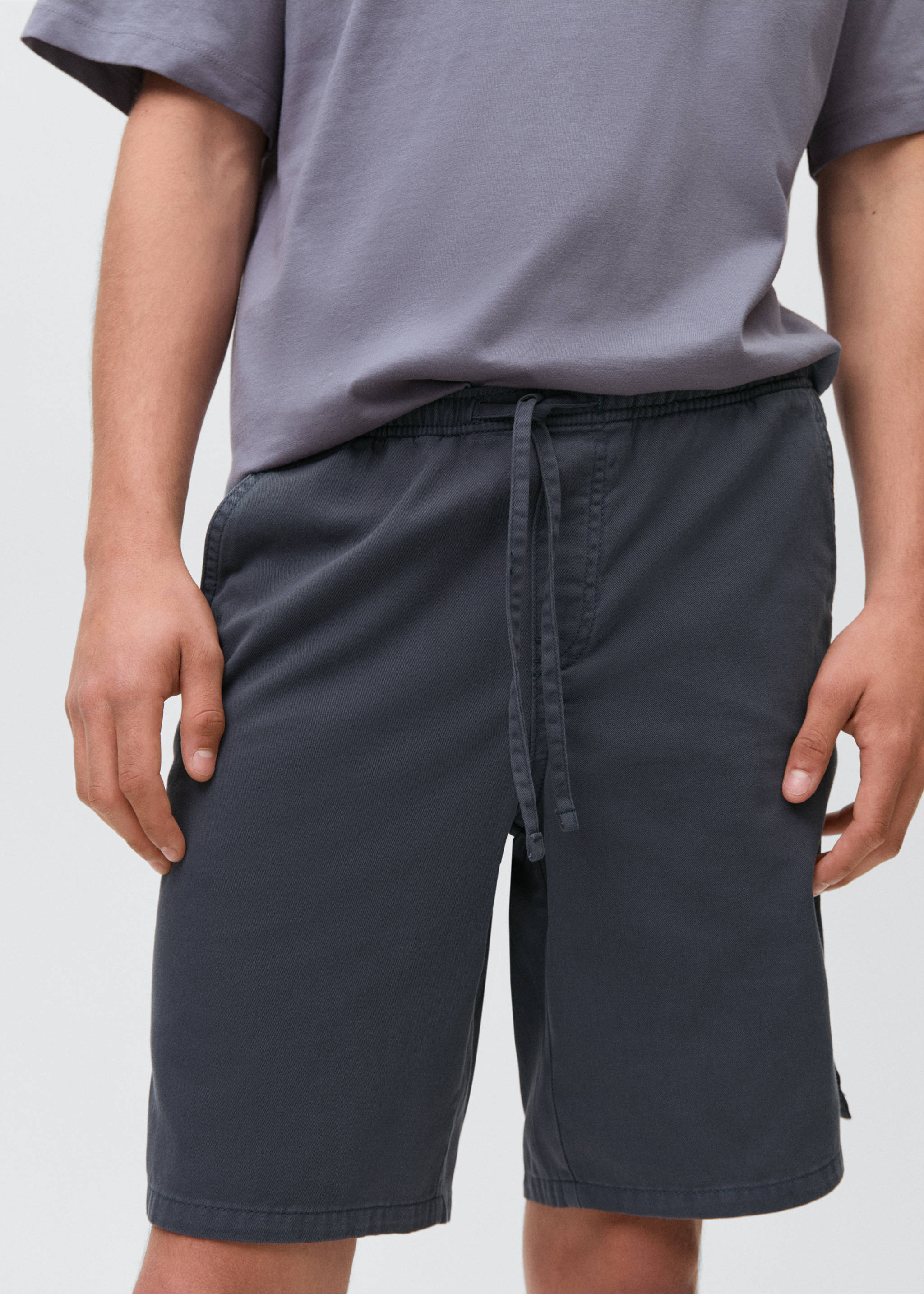 Baumwoll-Bermudashorts mit Kordelzug - Mittlere Ansicht, Dunkles Marineblau. Ref: 87047168-00.