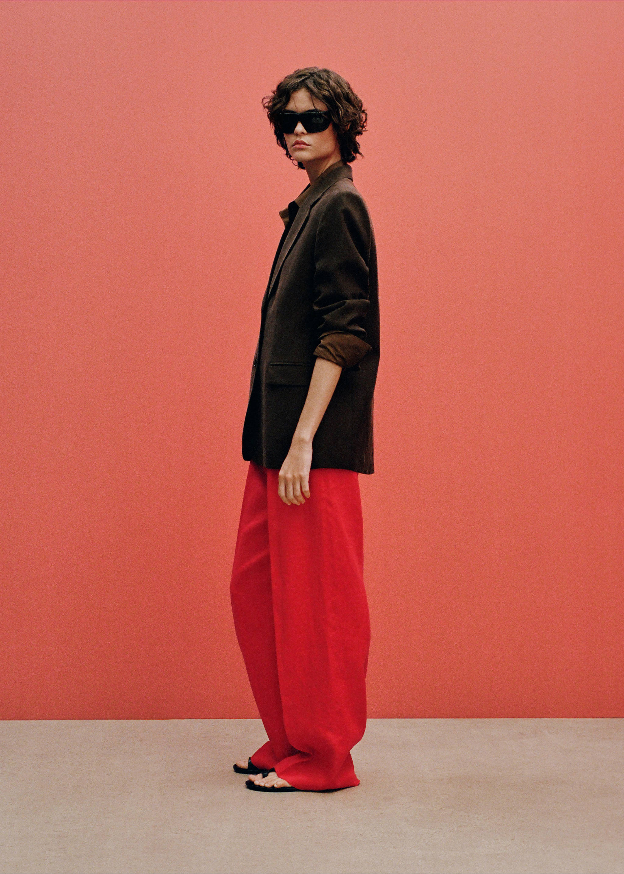 Straight-fit linen suit trousers - Details of the article 6, Red. Ref: 87047172-00.