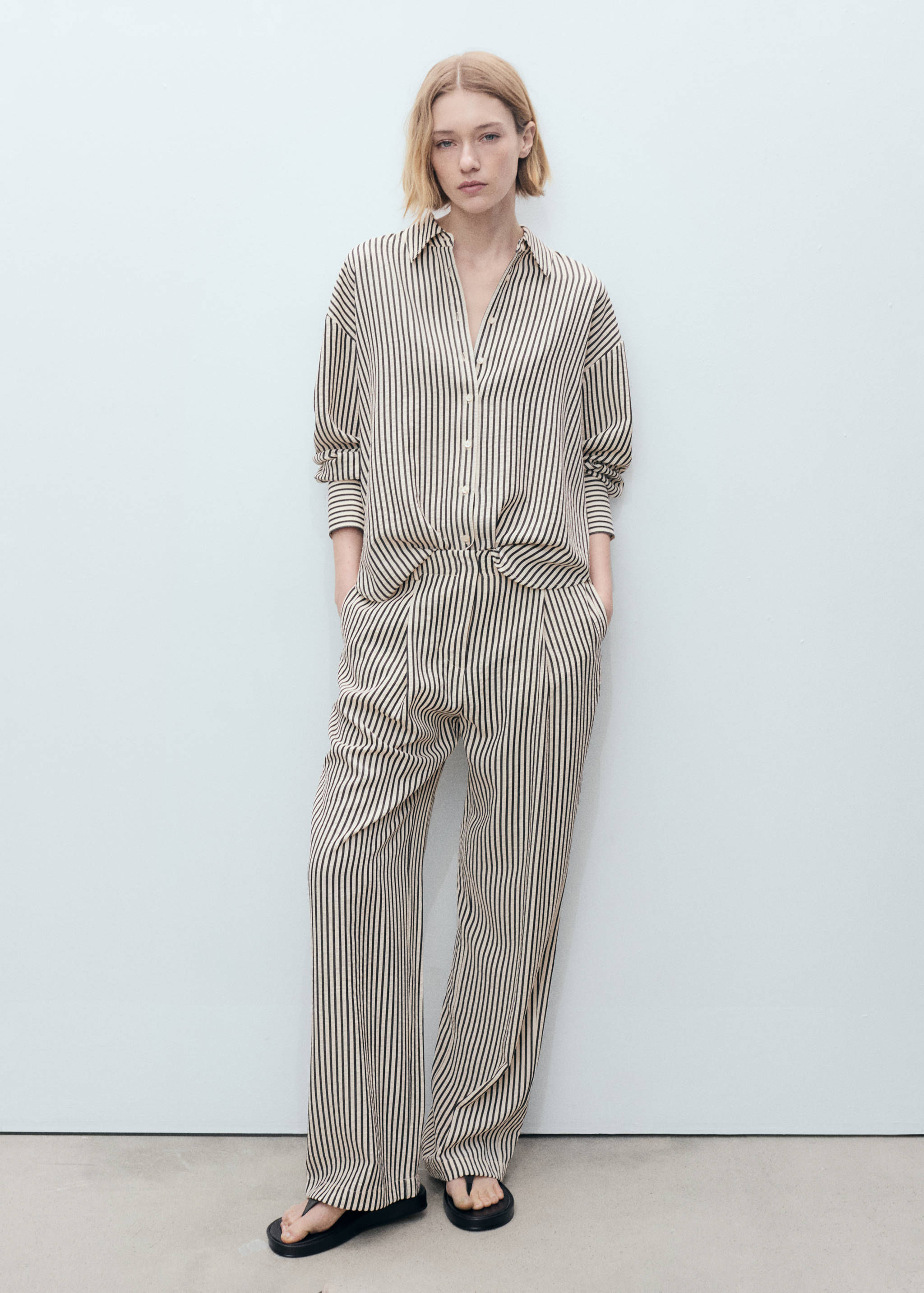 Texture striped trousers - General plane