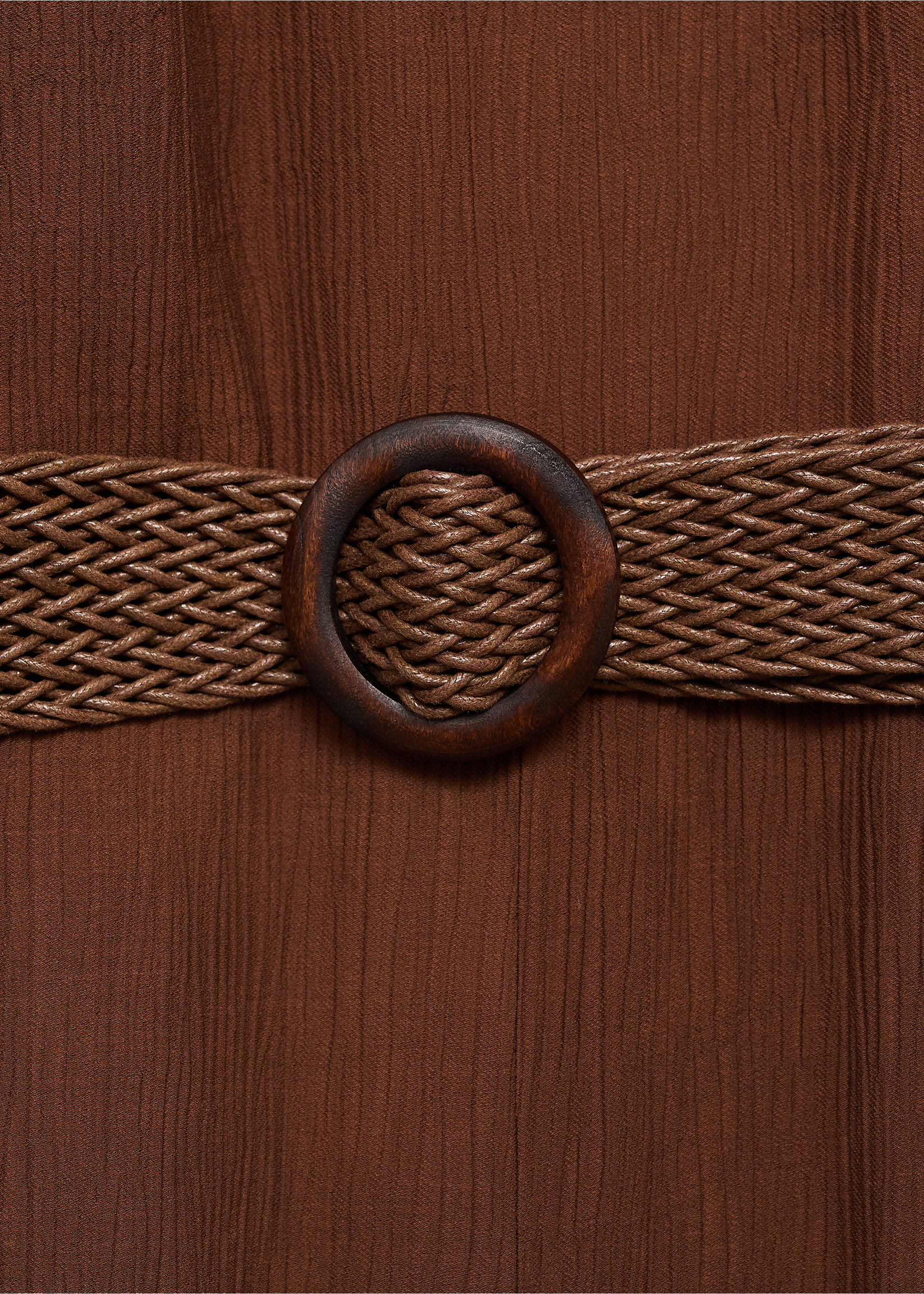 Mono cinturón cuello halter - Detalle del artículo 8, Marrón. Ref: 87047175-00.