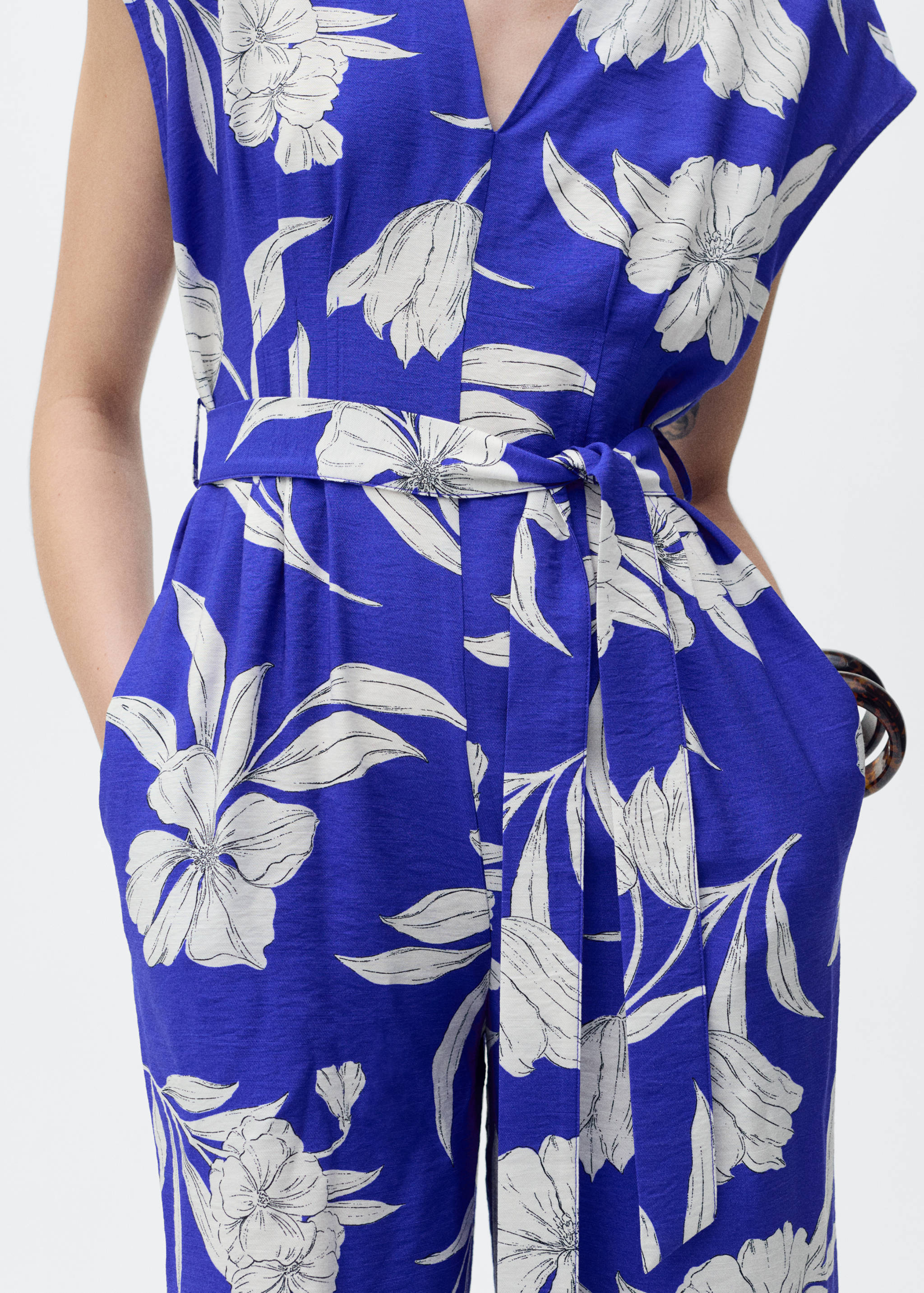 Printed long jumpsuit with belt - Details of the article 6