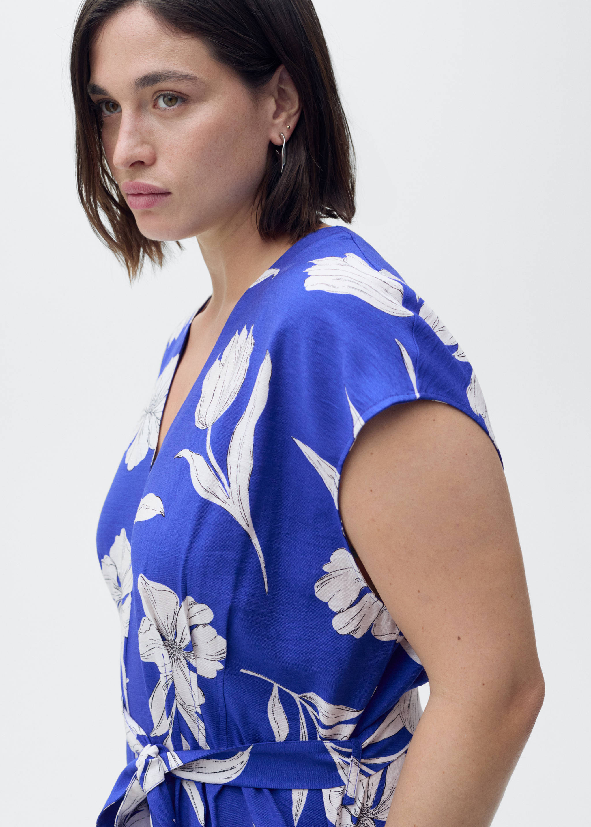 Printed long jumpsuit with belt - Details of the article 5