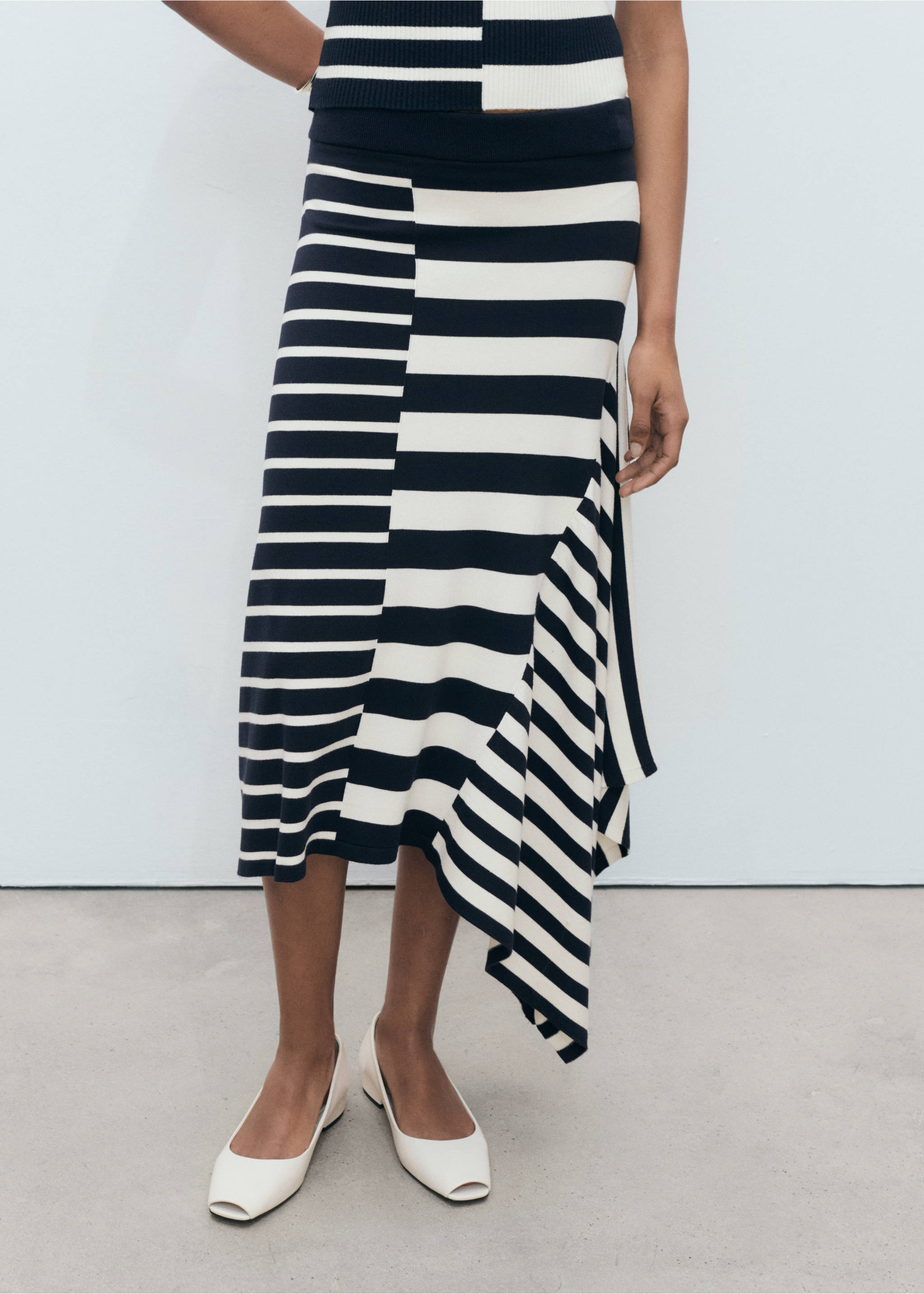 Asymmetrical striped knit skirt - Medium plane, Dark Navy. Ref: 87047192-00.