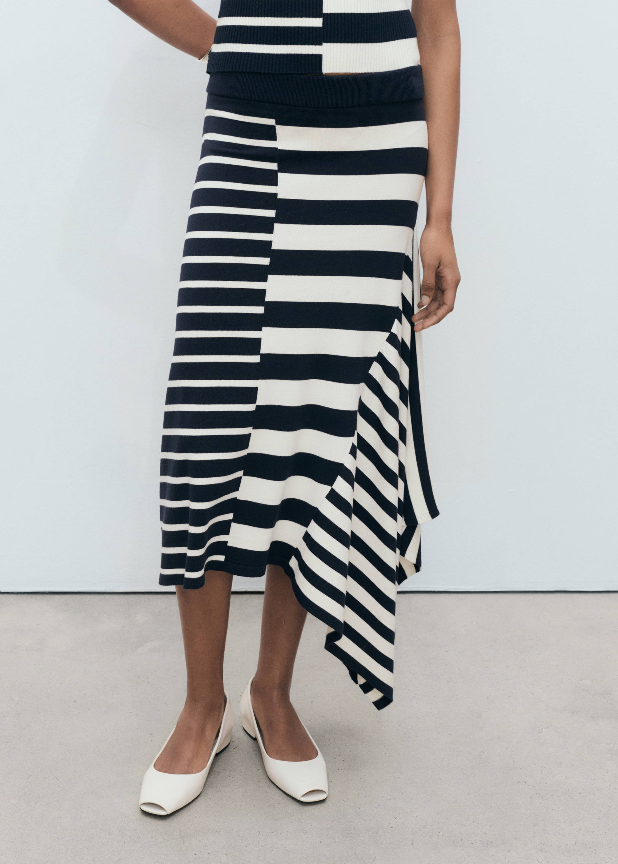 Asymmetrical striped knit skirt - Medium plane