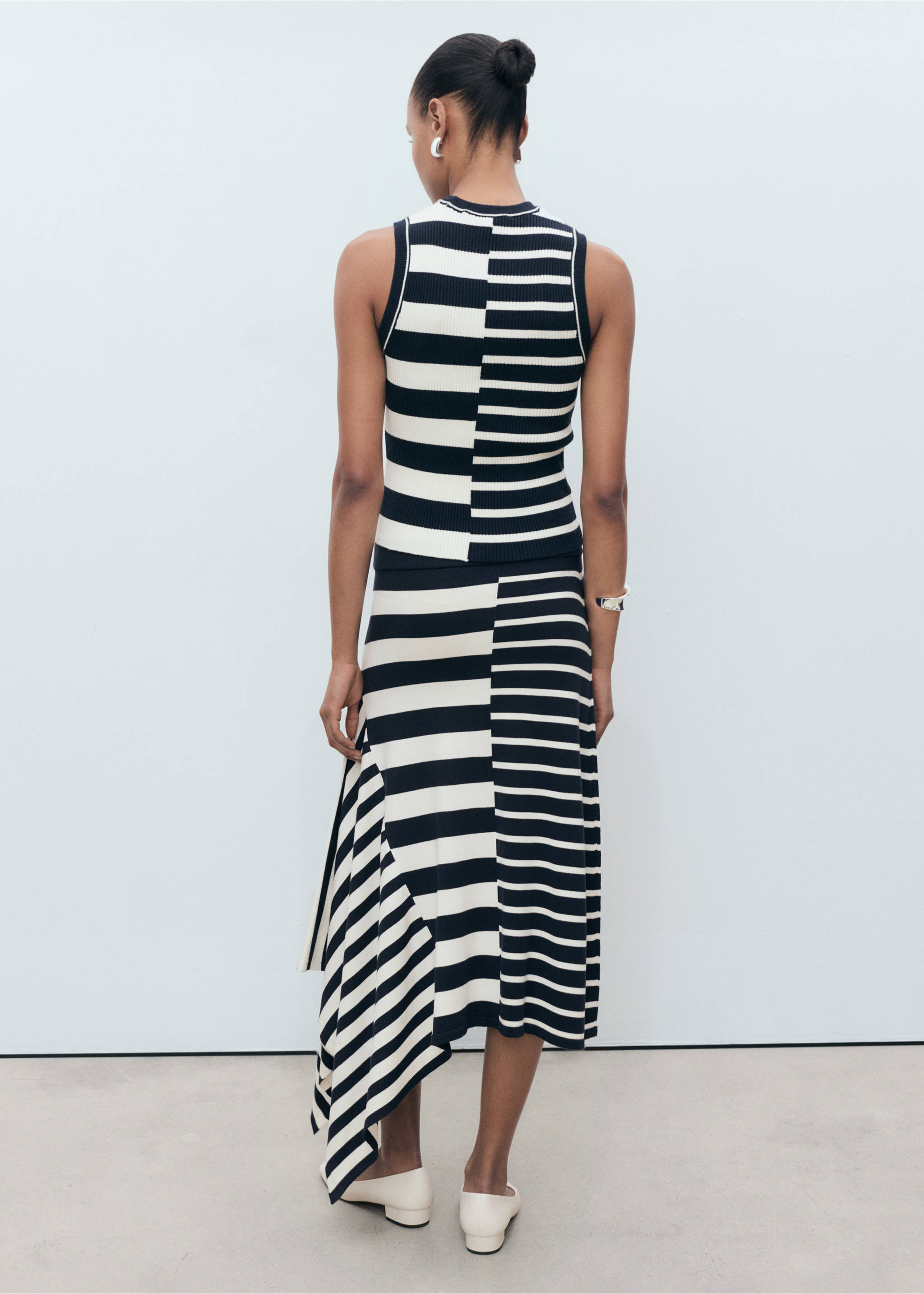 Asymmetrical striped knit skirt - Reverse of the article, Dark Navy. Ref: 87047192-00.