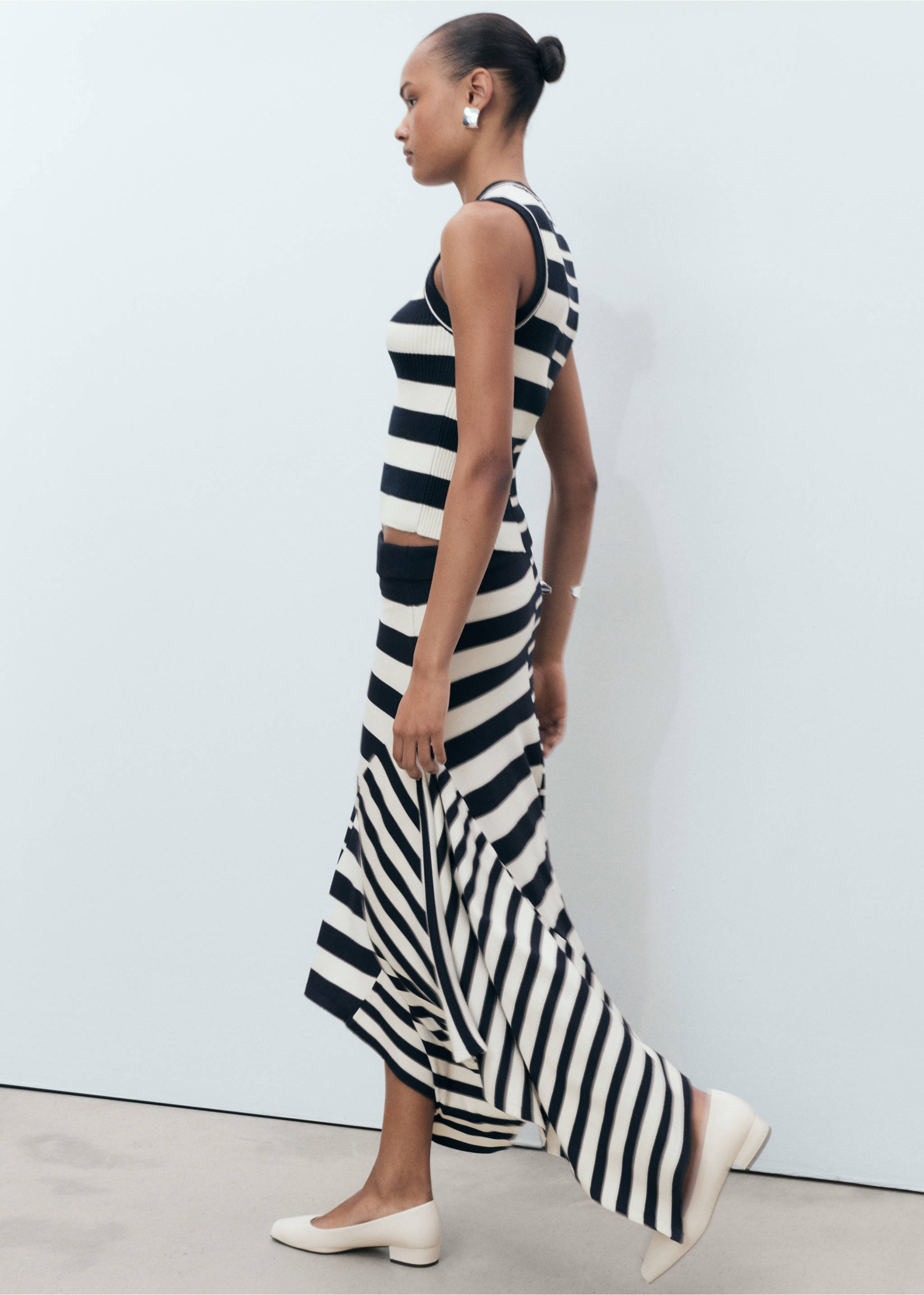 Asymmetrical striped knit skirt - Details of the article 2, Dark Navy. Ref: 87047192-00.